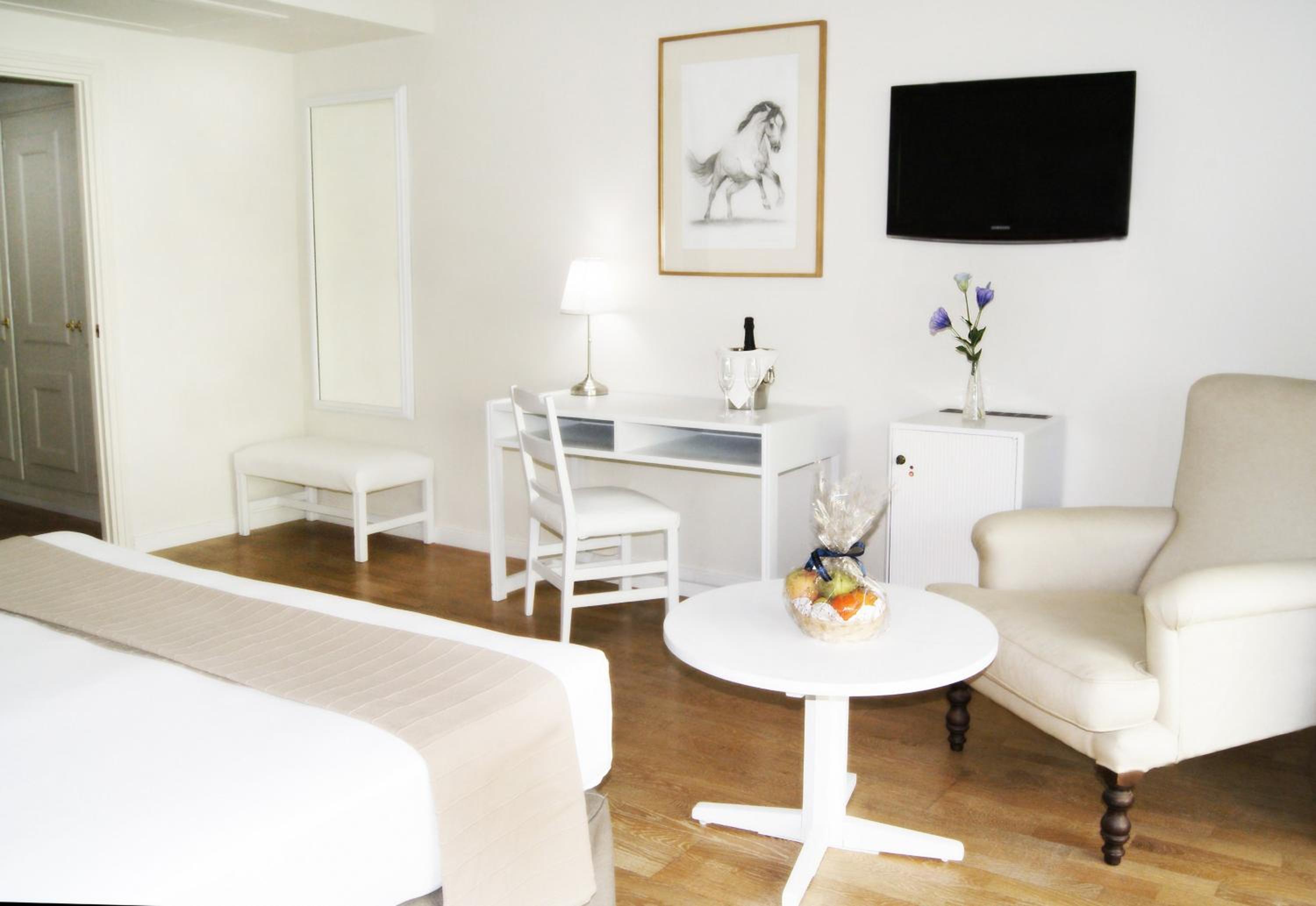 Standard Double or Twin Room - Photo 14