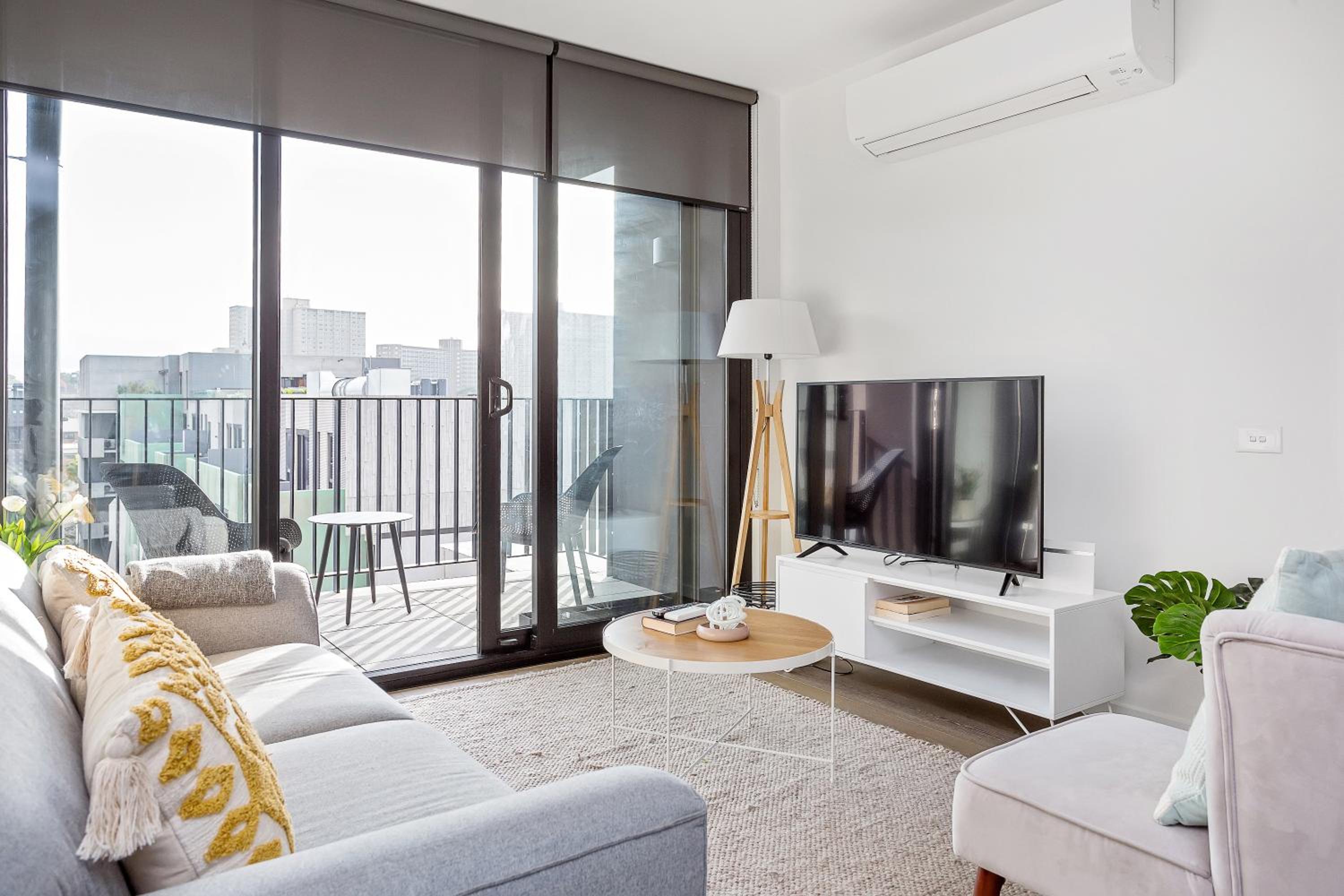 Two Bed Two Bath Apartment With Parking