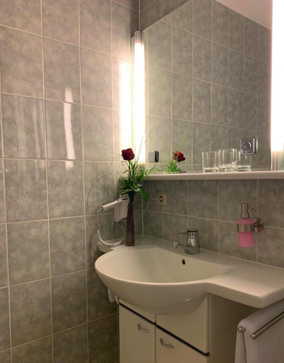 Single Room with Private Bathroom photo 2