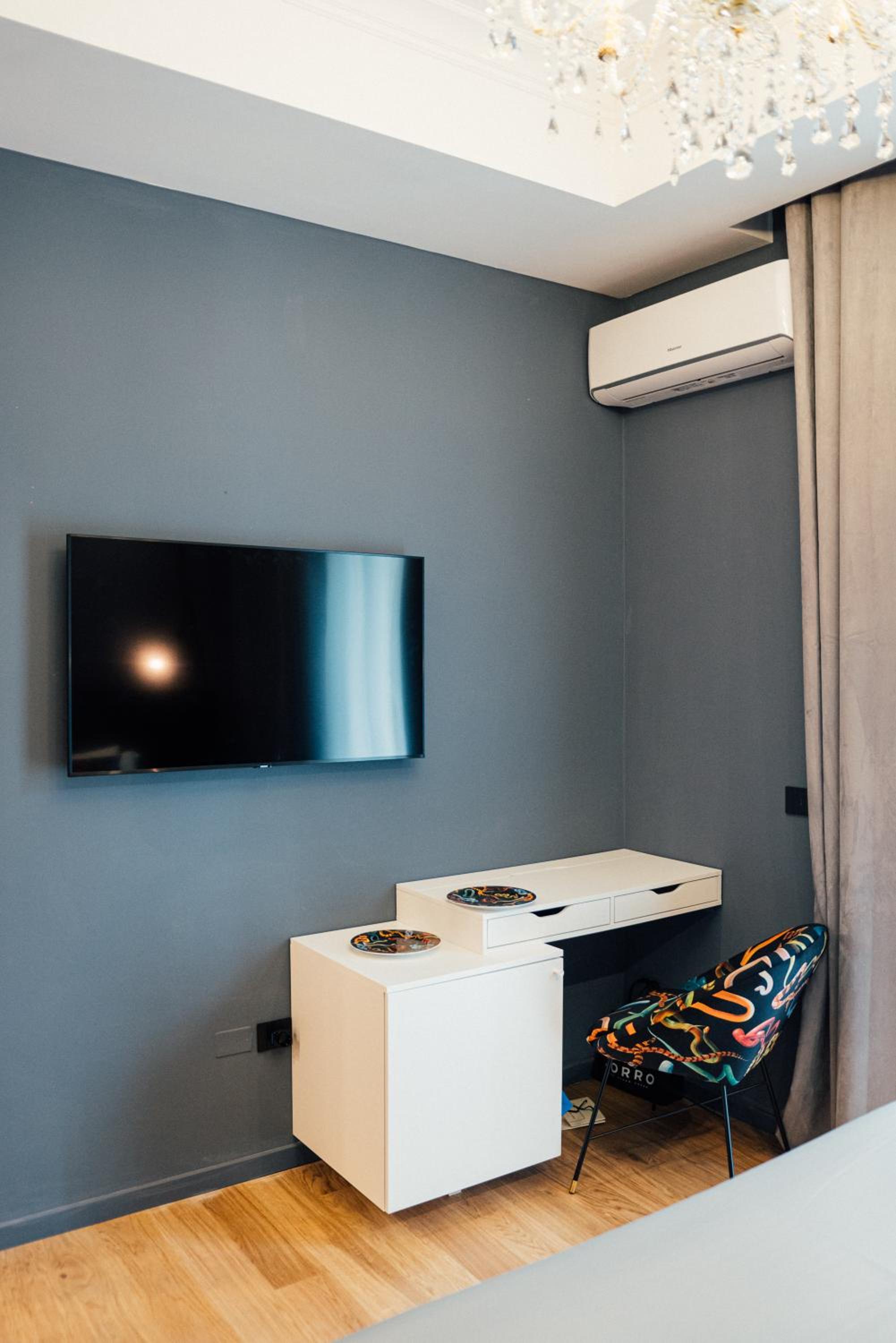 Double Room with Balcony - Photo 22