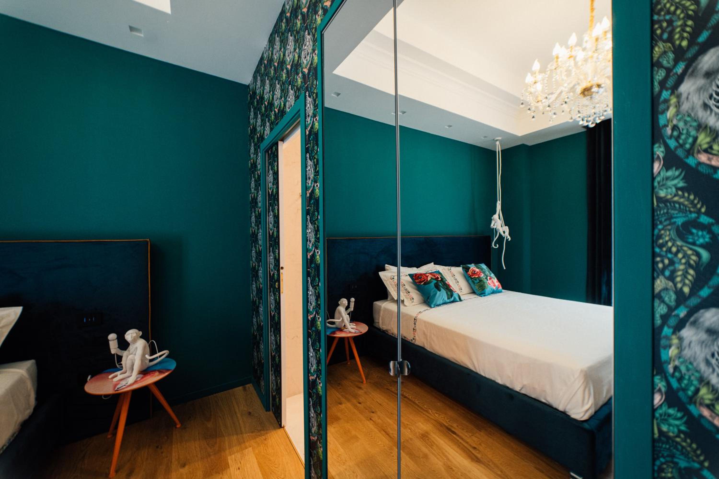 King Suite with Balcony - Photo 8