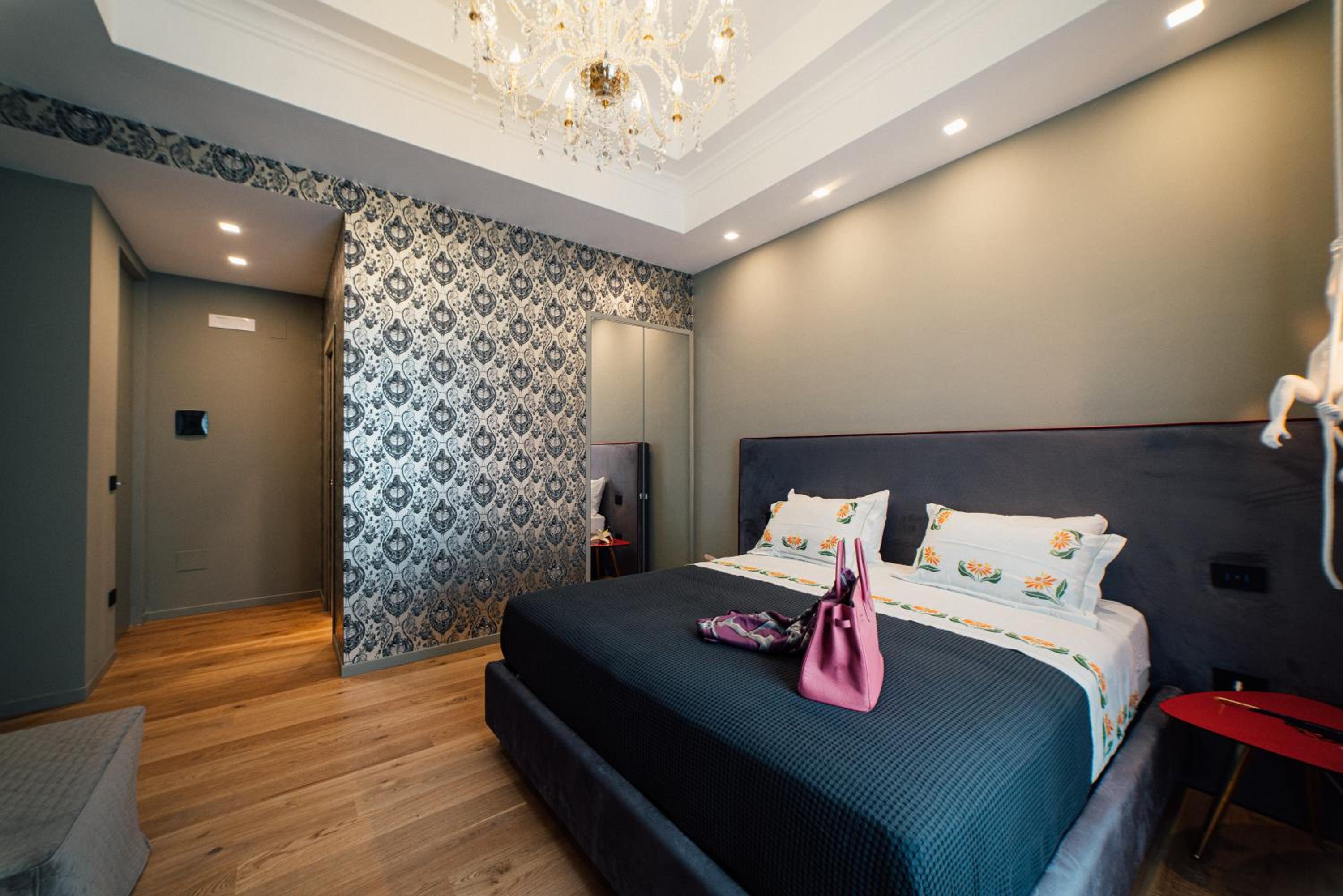 Deluxe Suite with Spa Bath - Photo 24