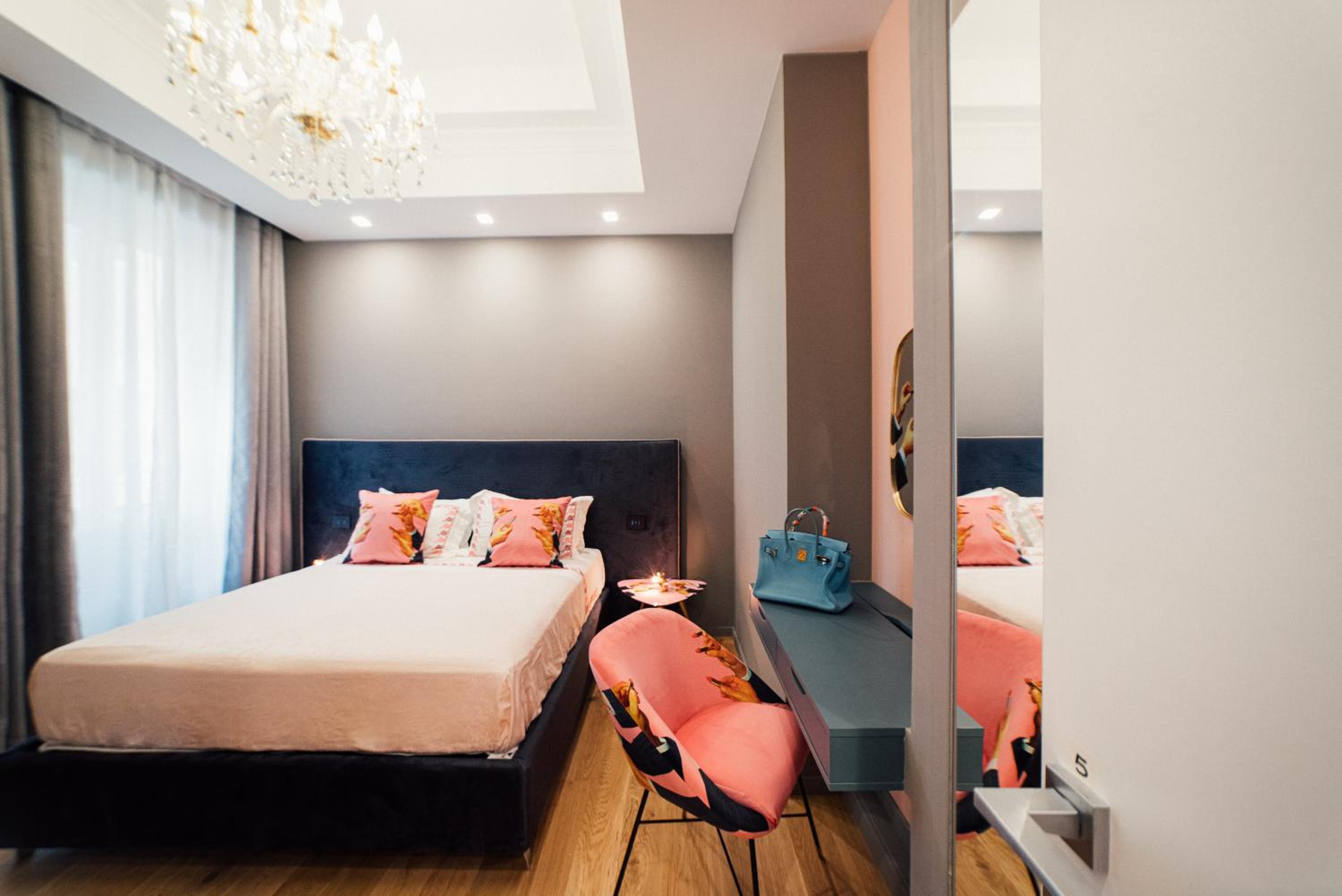 Standard Double Room - Photo 7