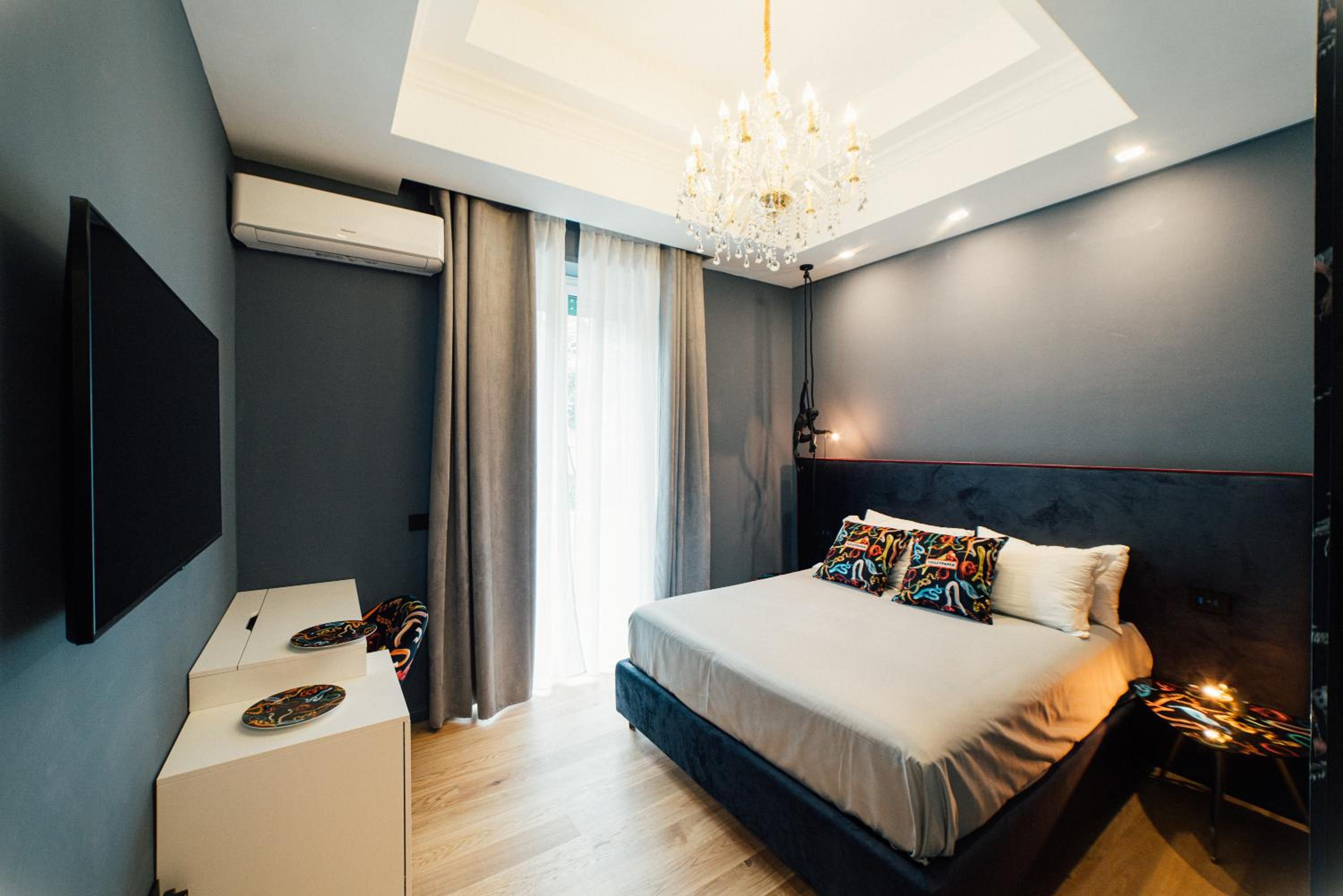 Double Room with Balcony - Photo 21