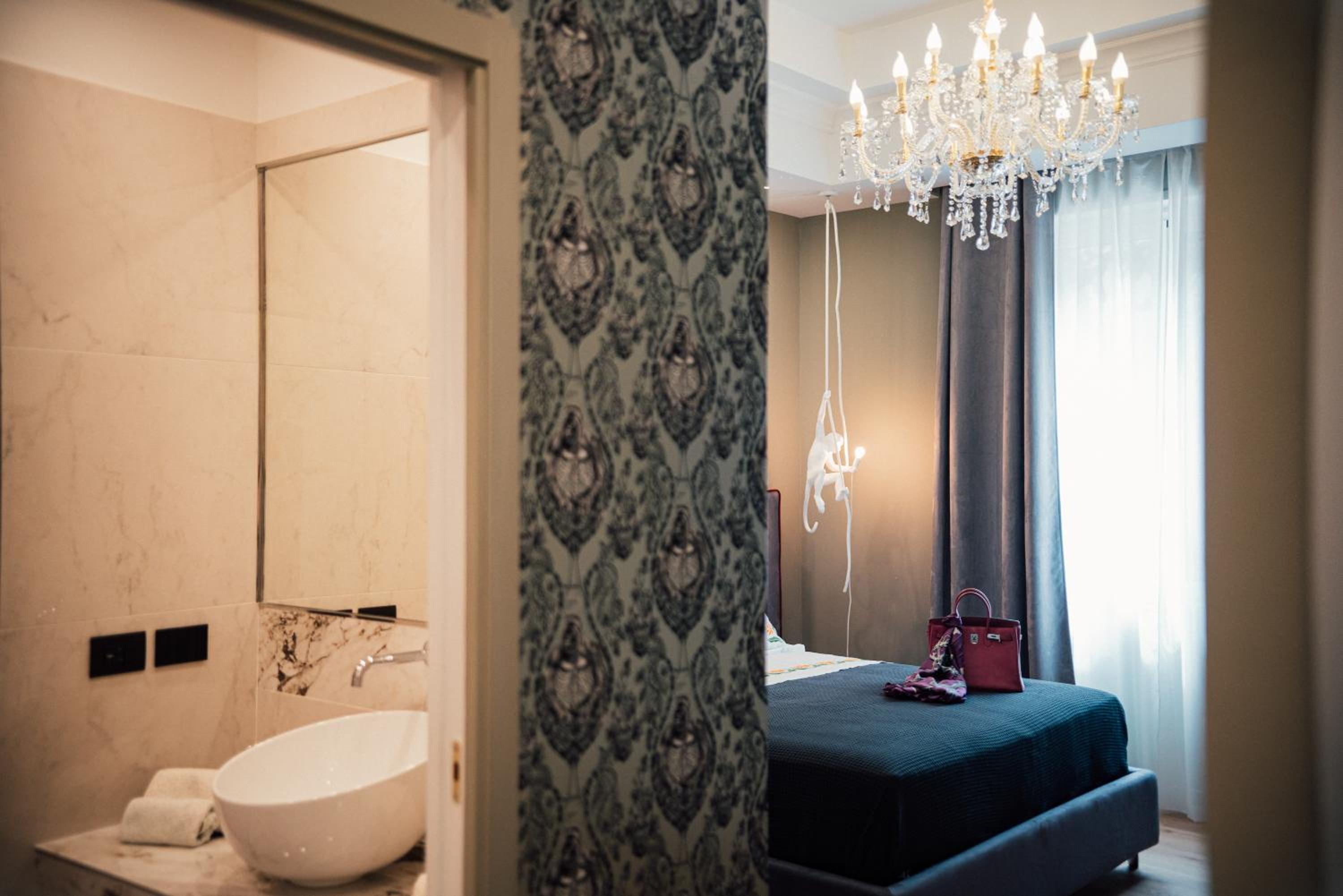 Deluxe Suite with Spa Bath - Photo 31