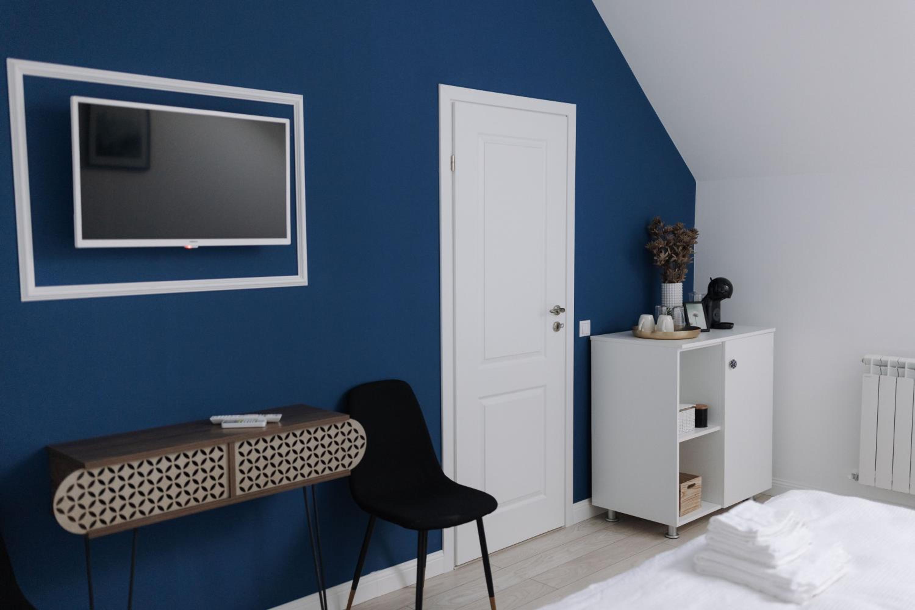 Double Room with Private Bathroom - Photo 2