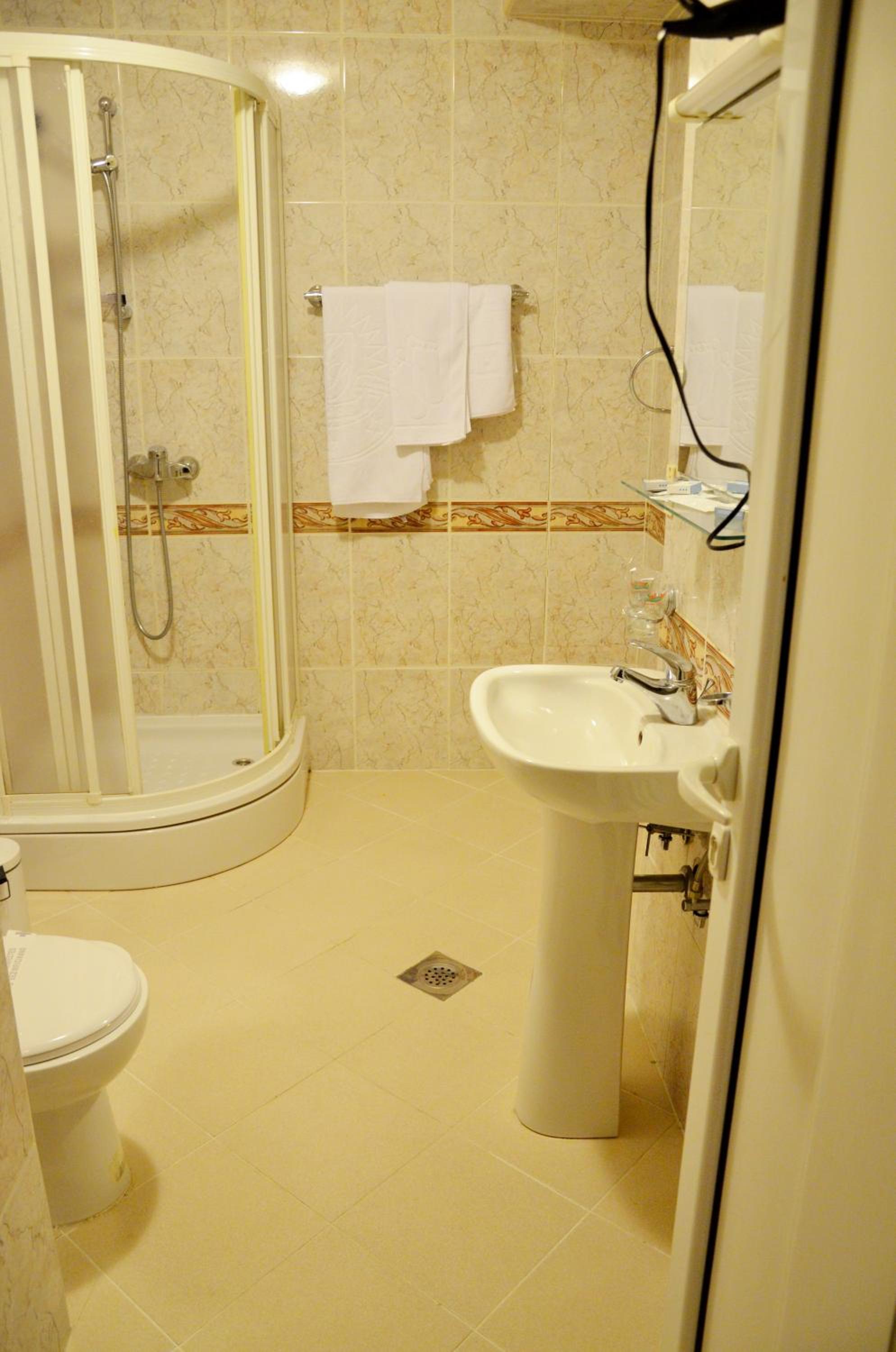 Queen Room with Balcony photo 3