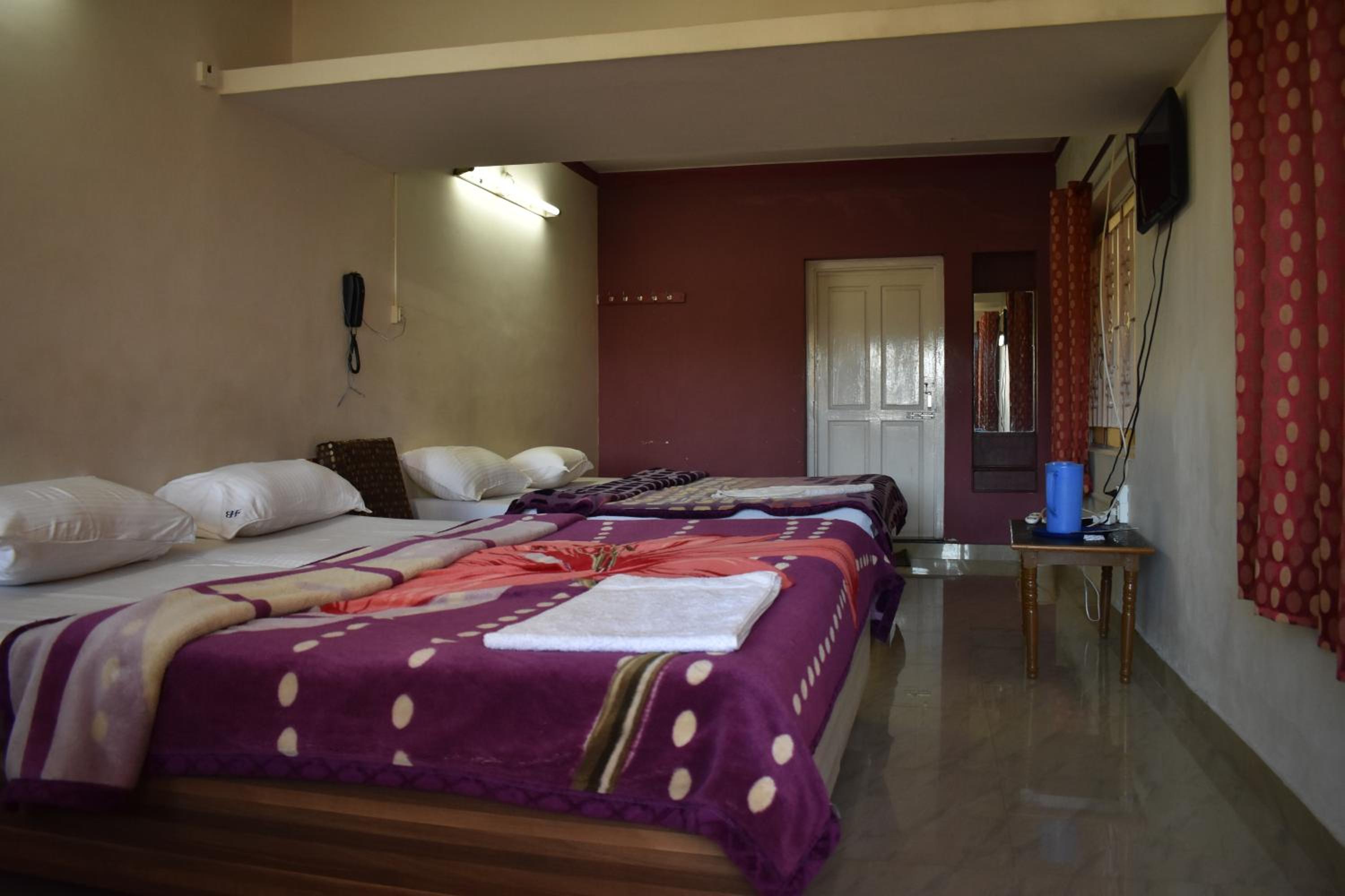 Deluxe Family Room - Photo 12