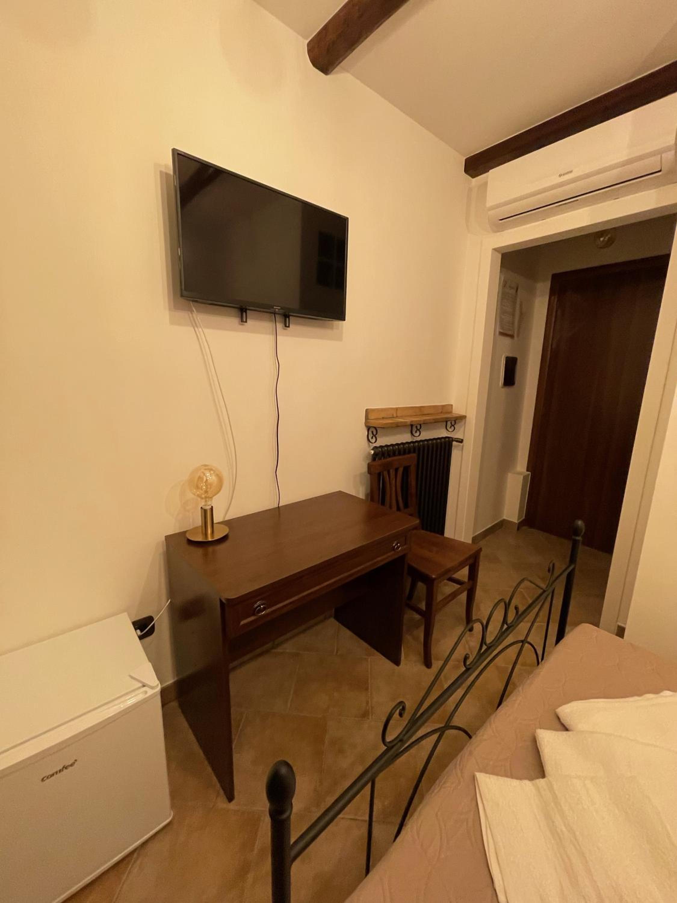 Large Single Room photo 3
