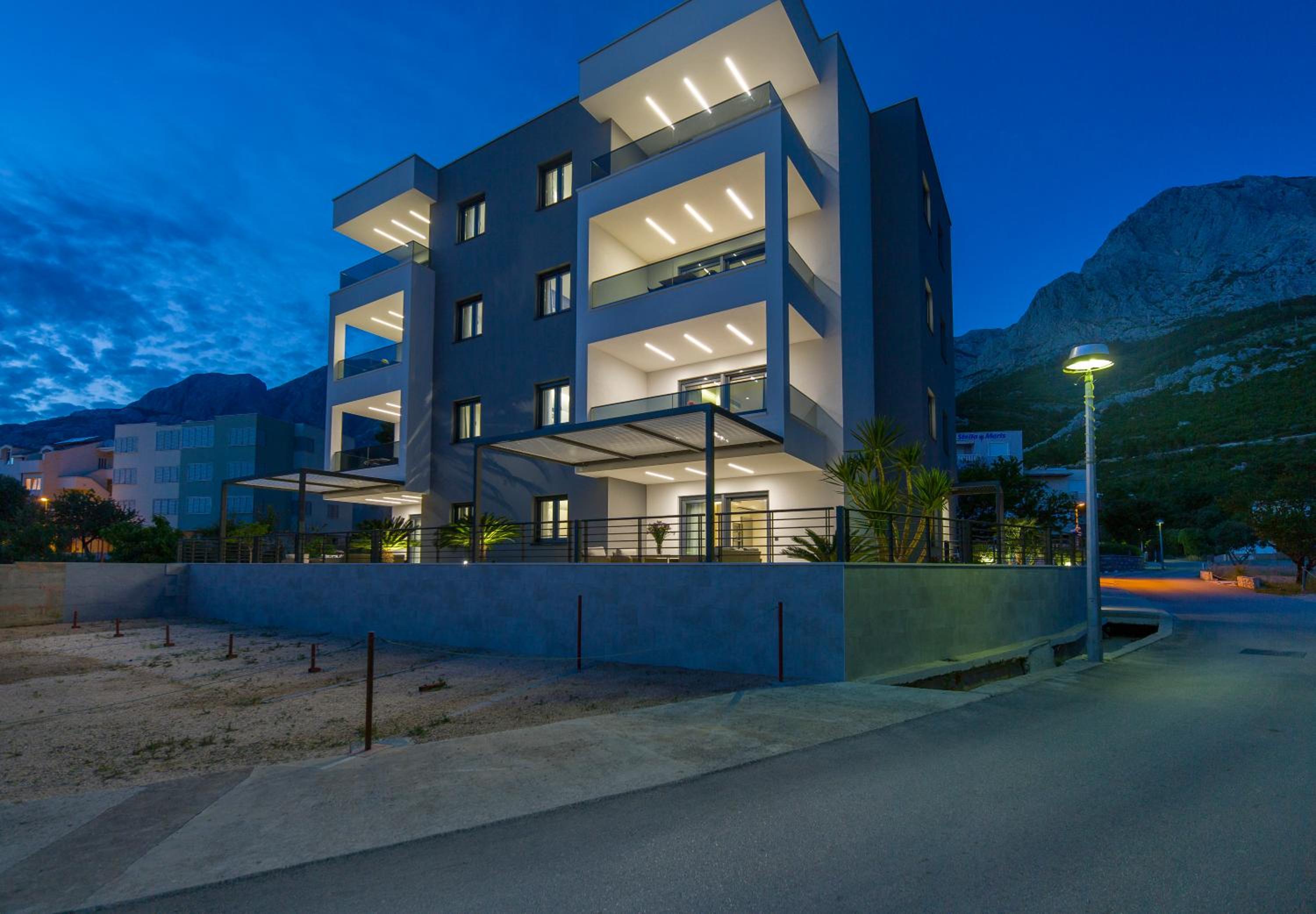 Apartment with Terrace - Photo 14