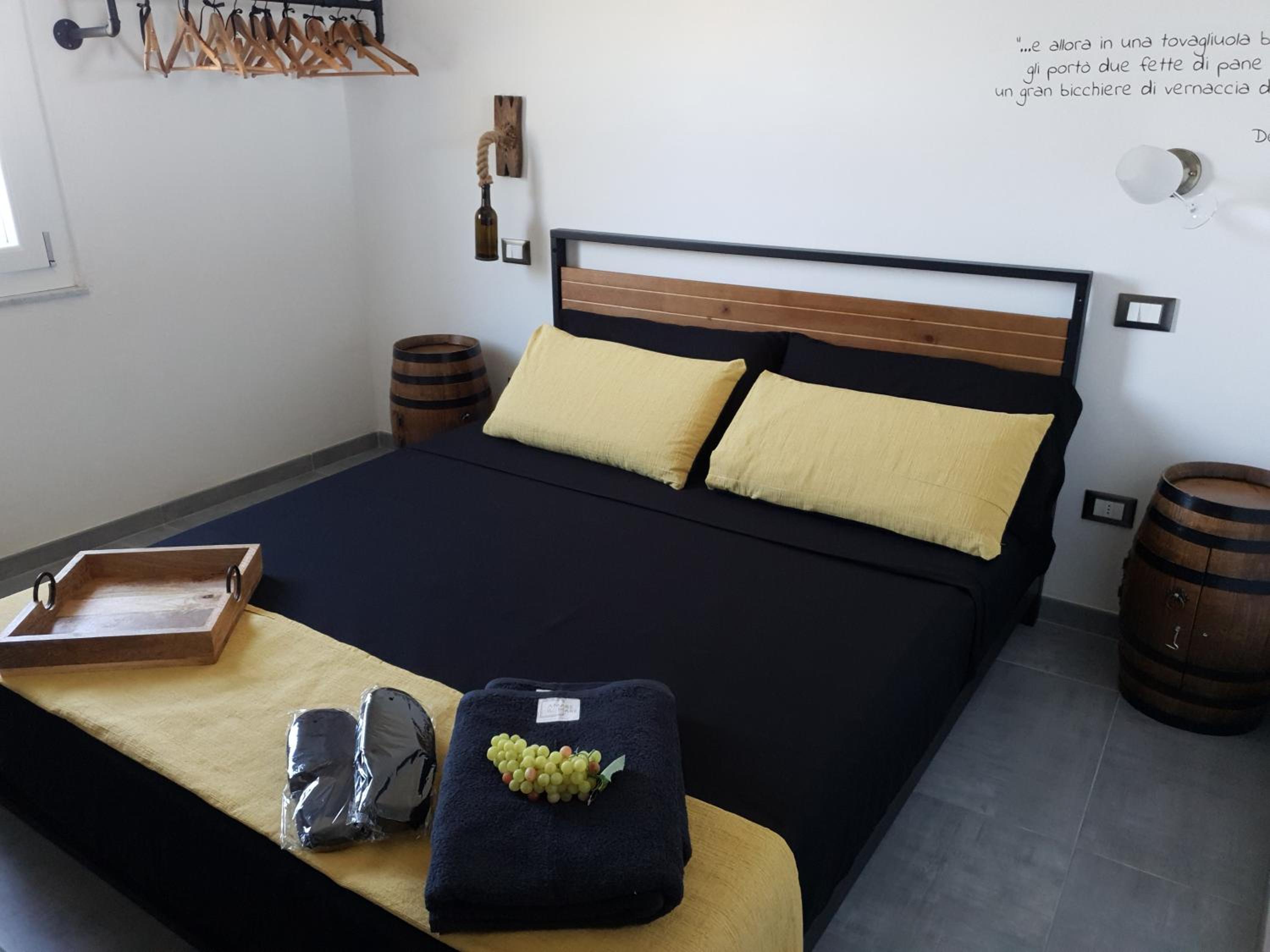 Deluxe Double Room with Sea View - Photo 13