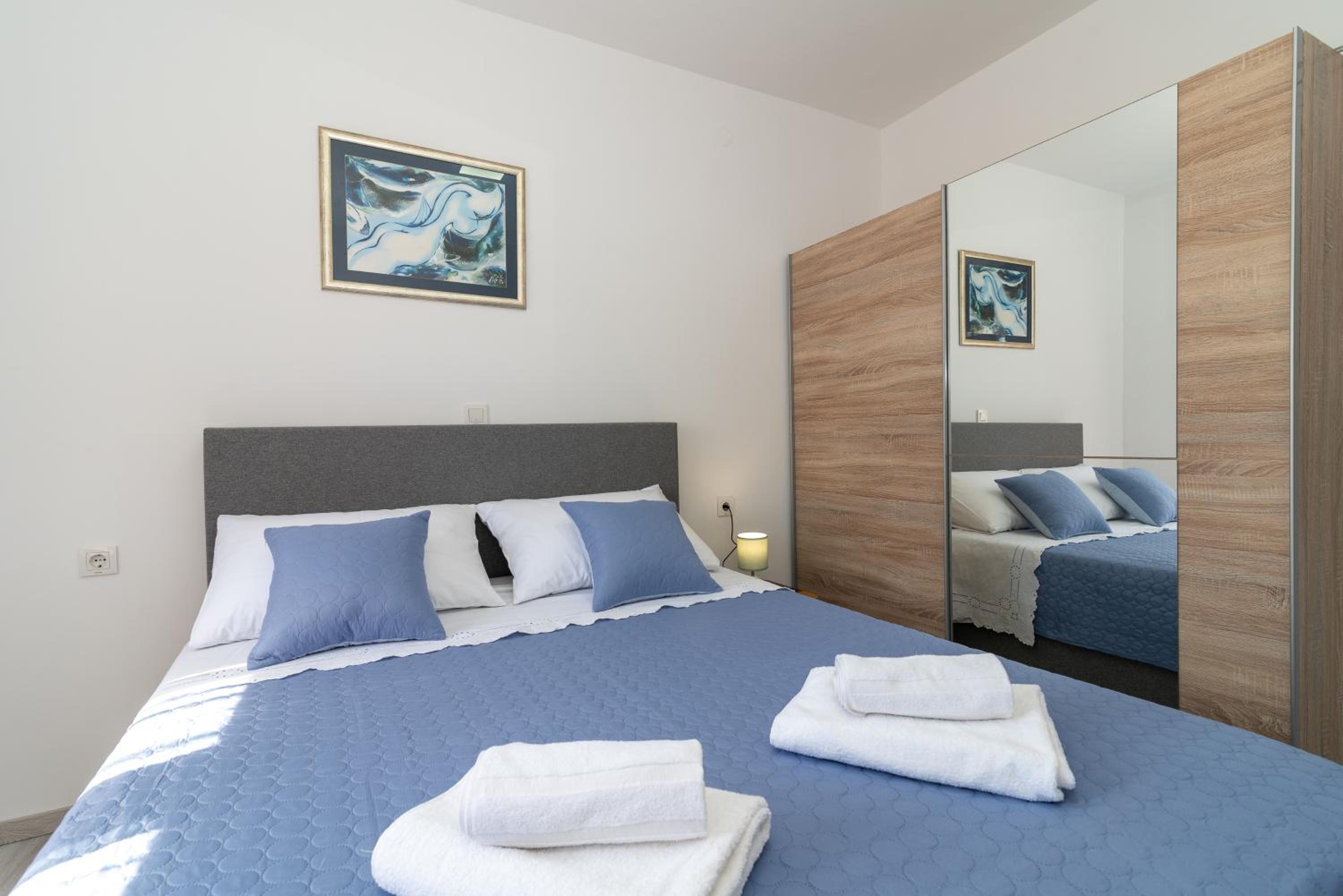 One-Bedroom Apartment - Photo 6