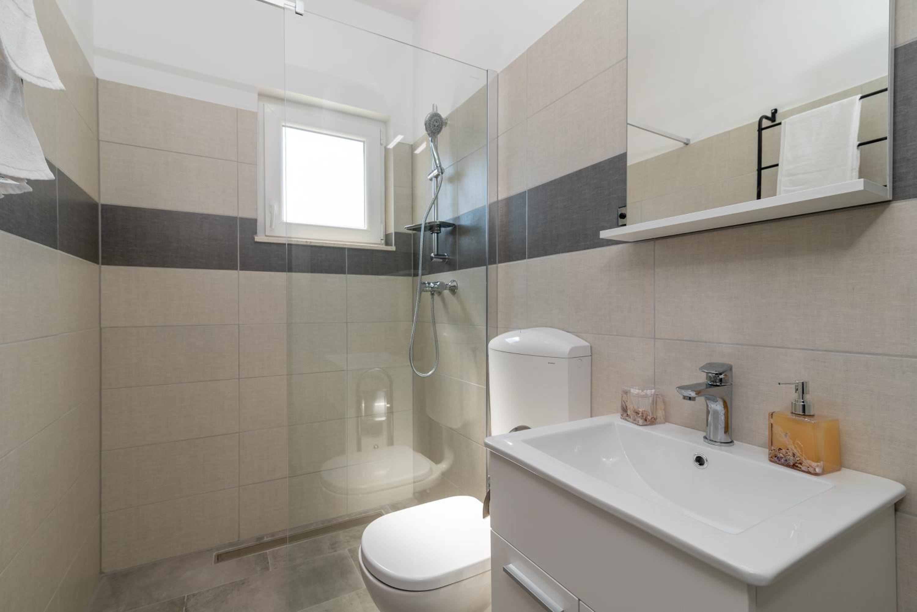 One-Bedroom Apartment - Photo 1