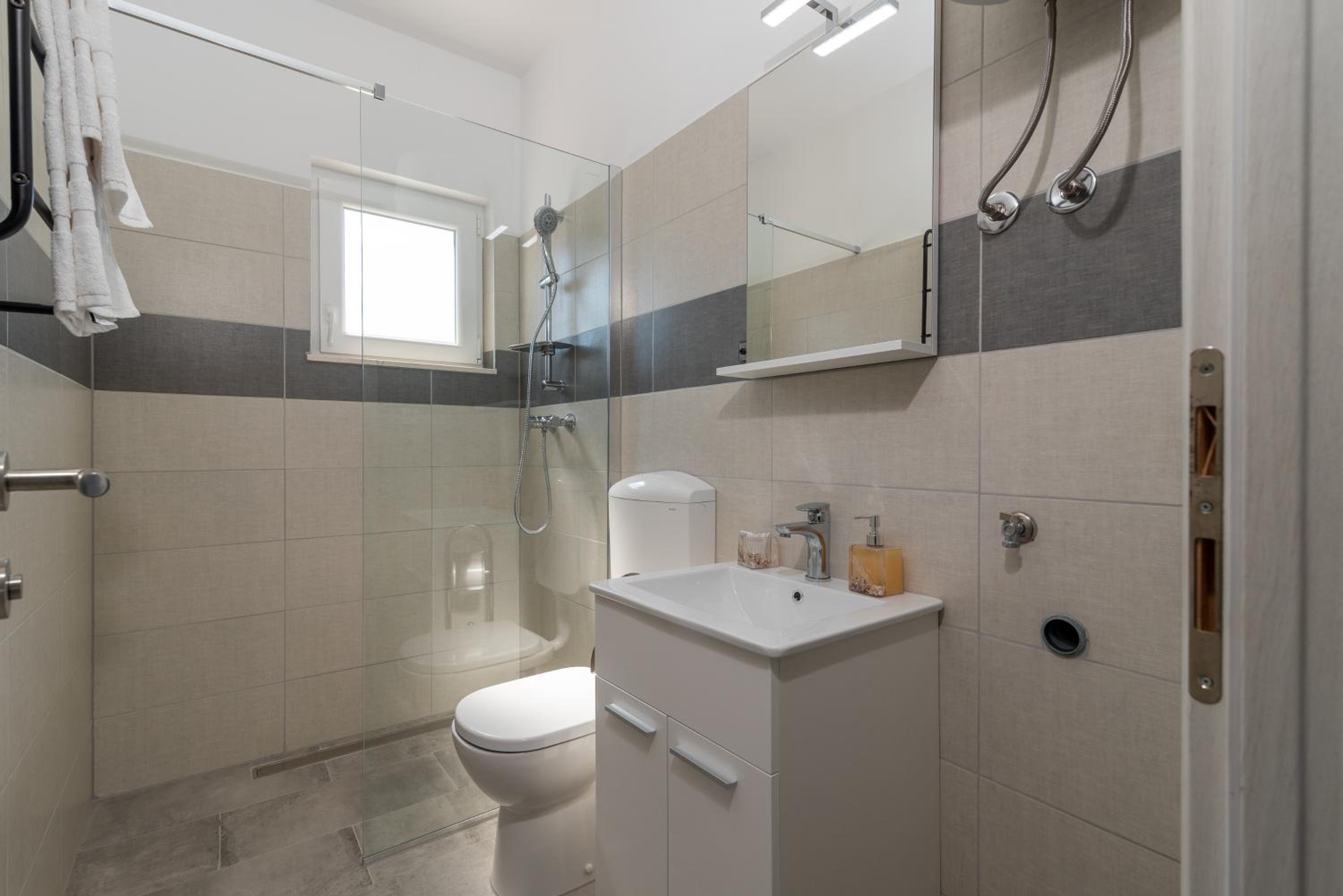 One-Bedroom Apartment - Photo 8