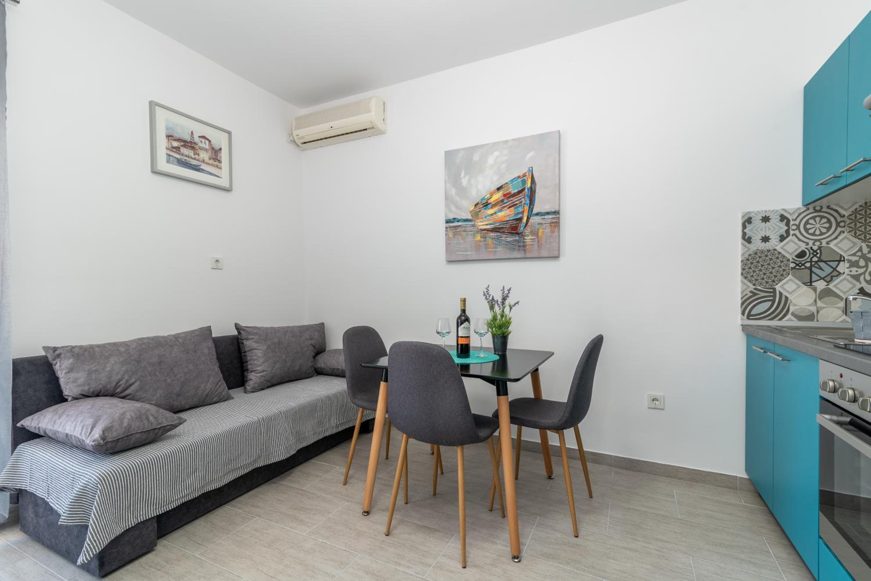 One-Bedroom Apartment - Photo 9