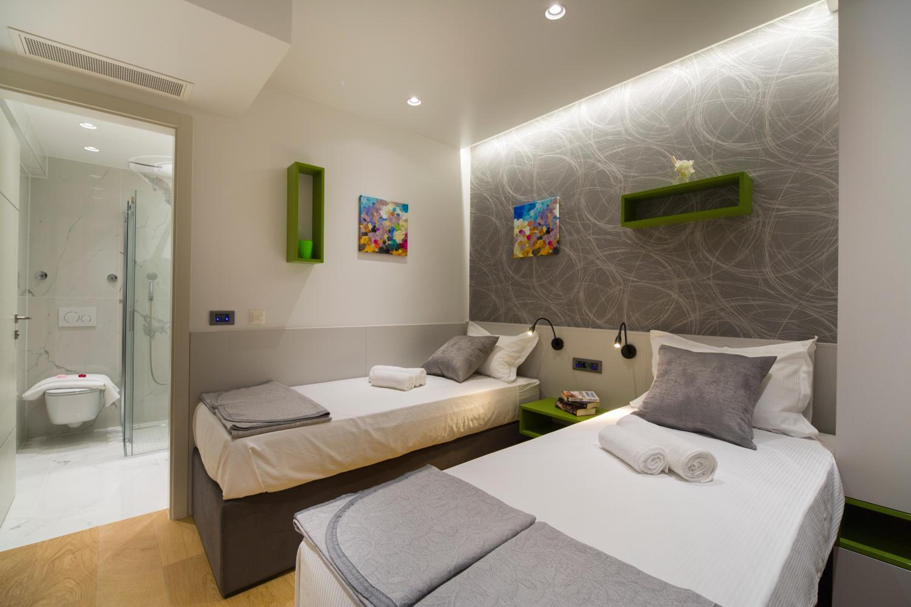 Apartment with Terrace - Photo 6