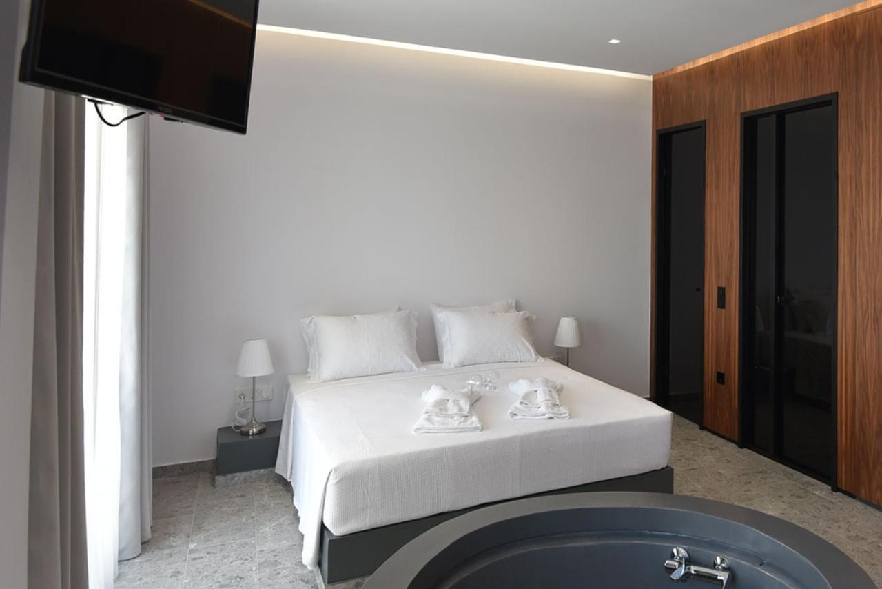 One-Bedroom Apartment - Photo 2