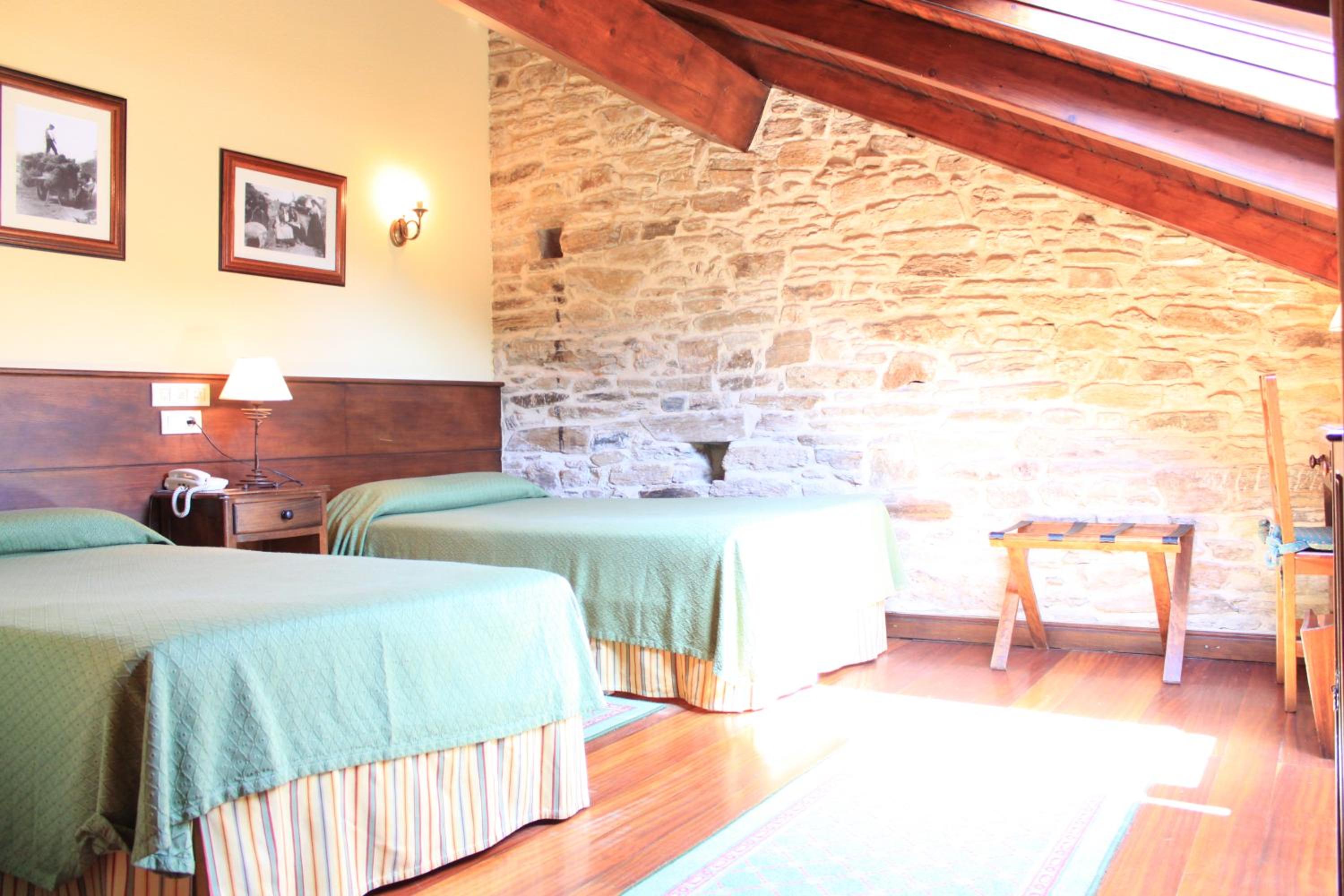 Double or Twin Room - Photo 6