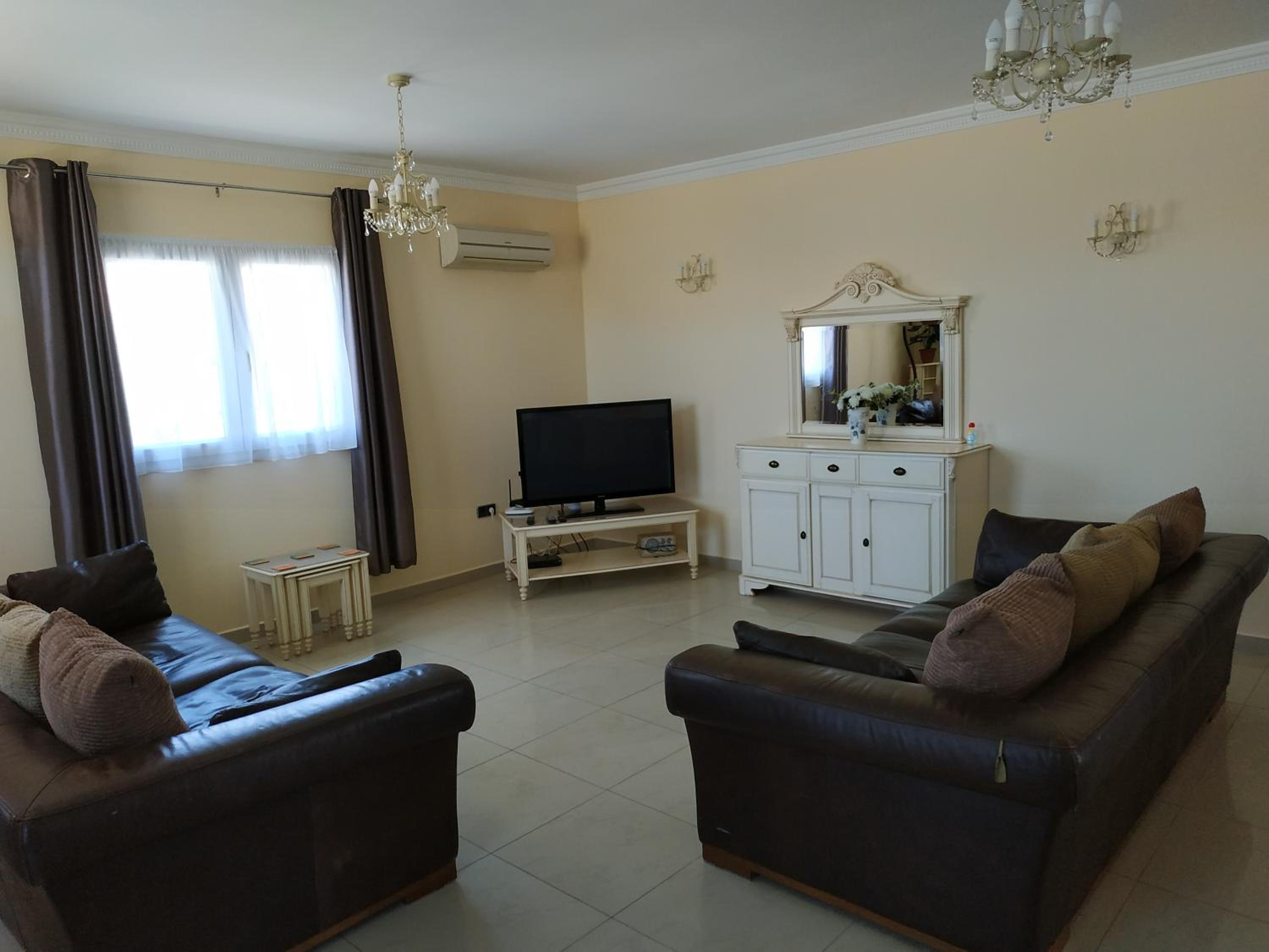 Villa de Tres Habitaciones