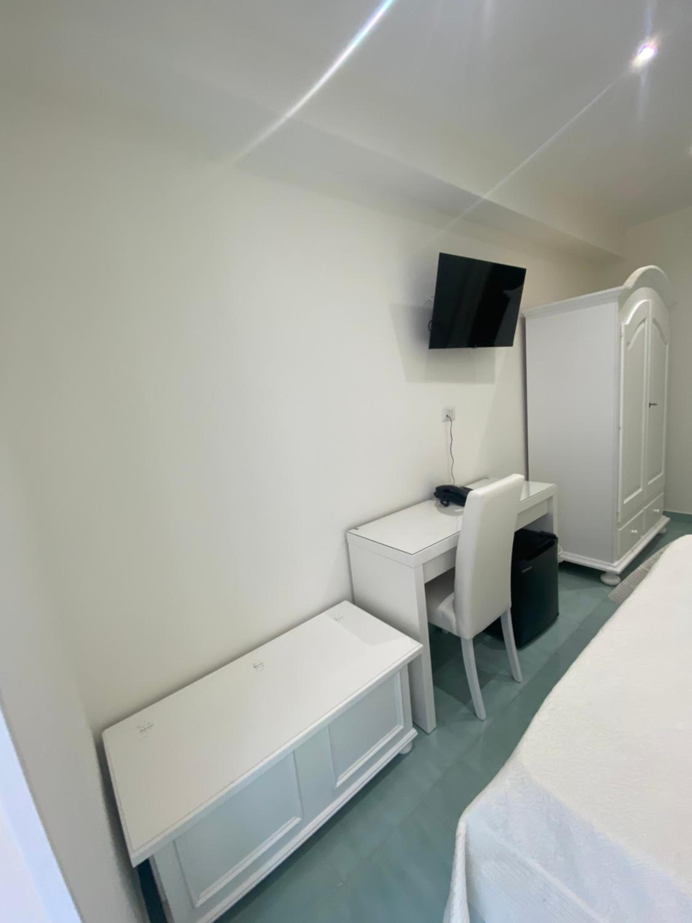 Double Room with Private Bathroom - Photo 2