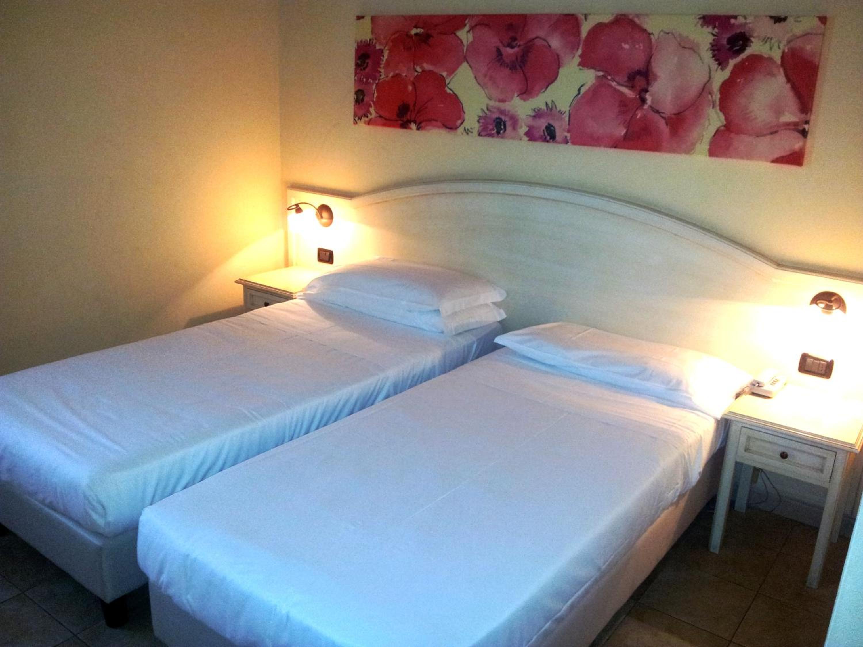 Double or Twin Room - Photo 7