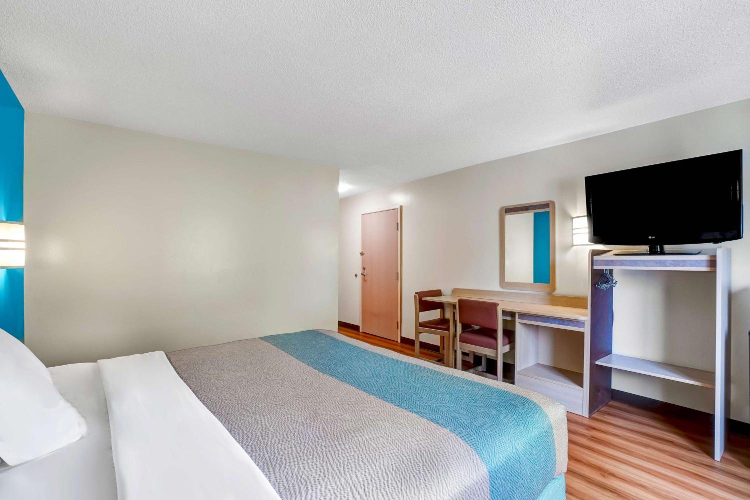 King Room - Disability Access photo 3
