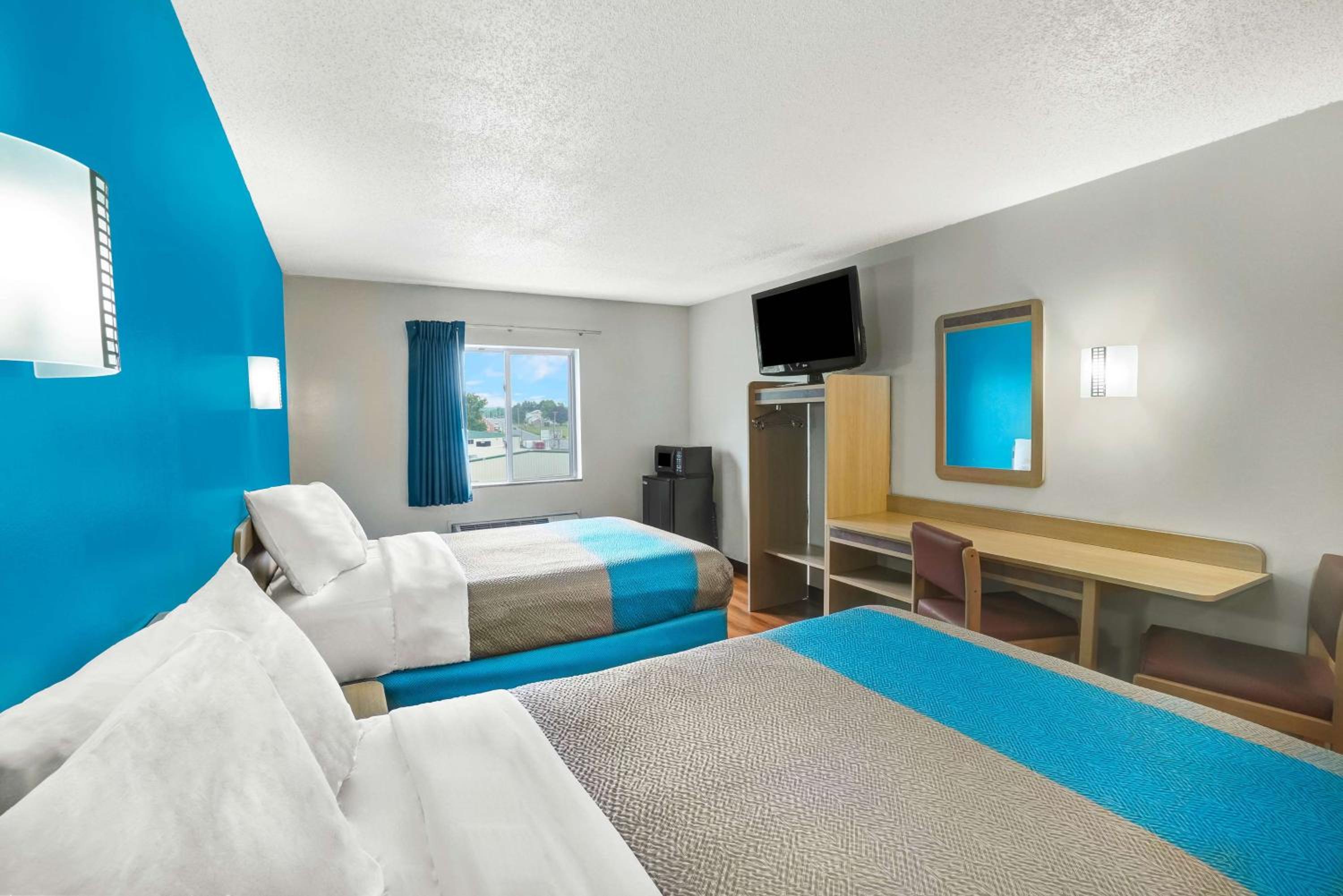 Quadruple Room - Non-Smoking photo 2