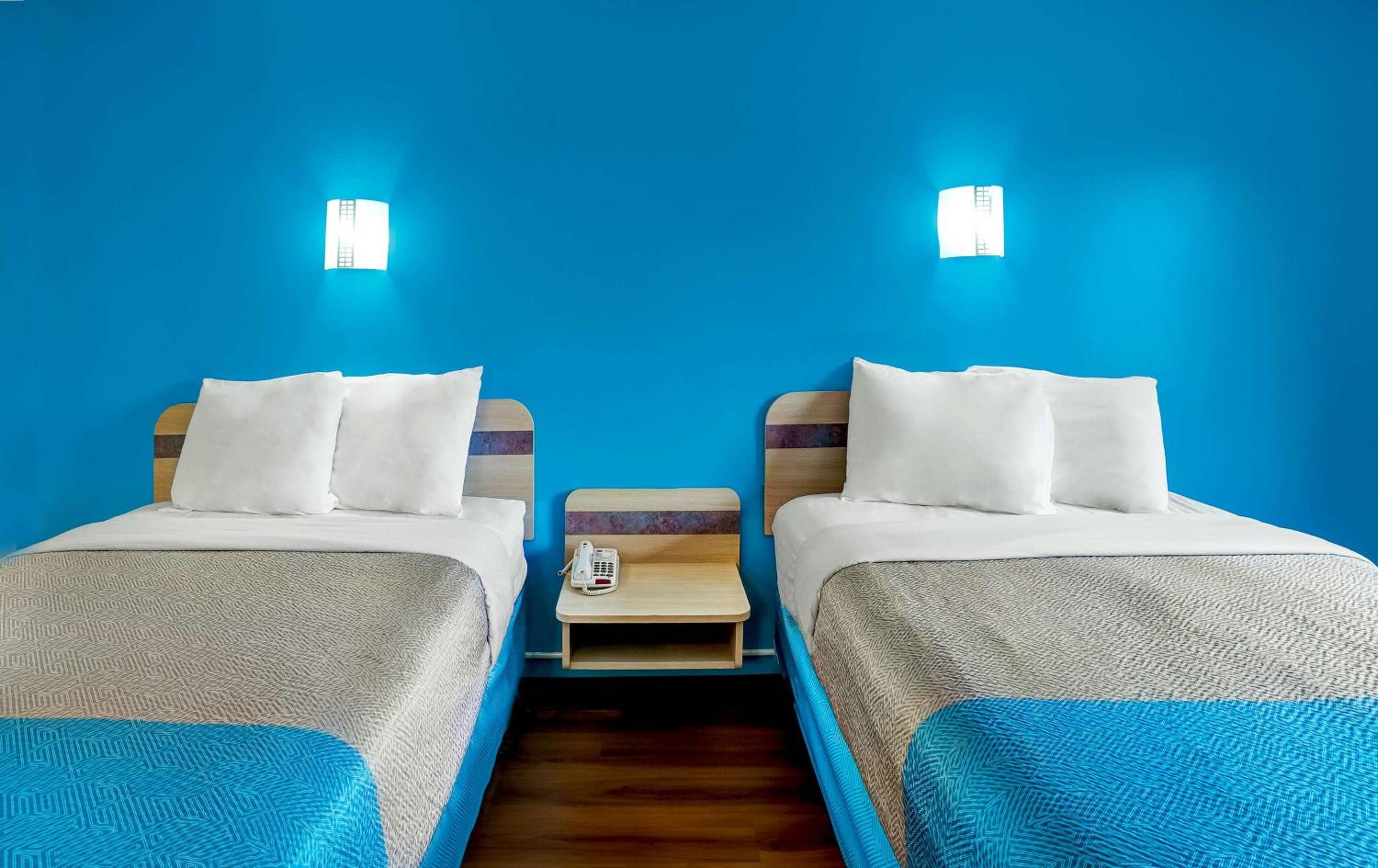 Quadruple Room - Non-Smoking photo 3