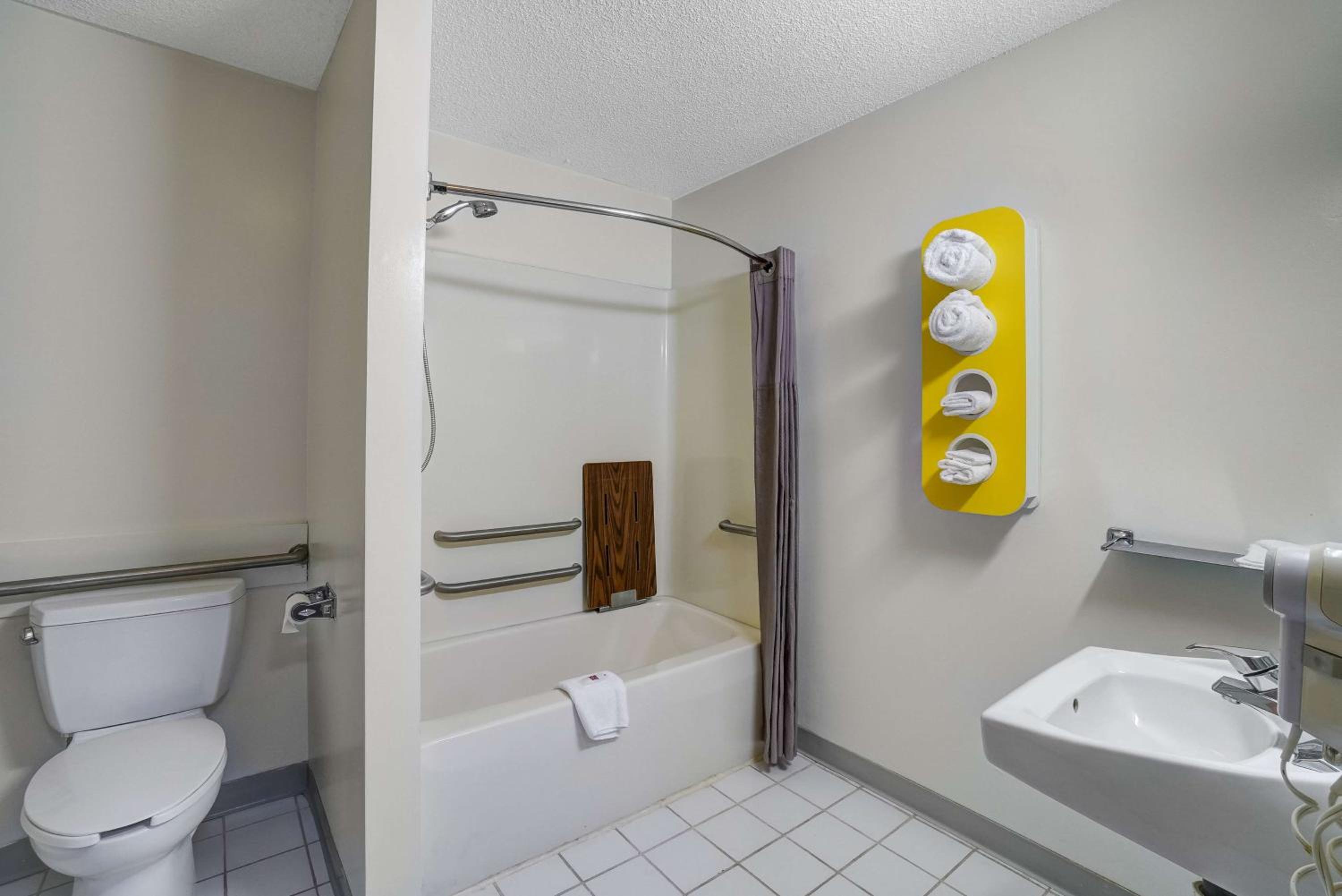 King Room - Disability Access photo 2