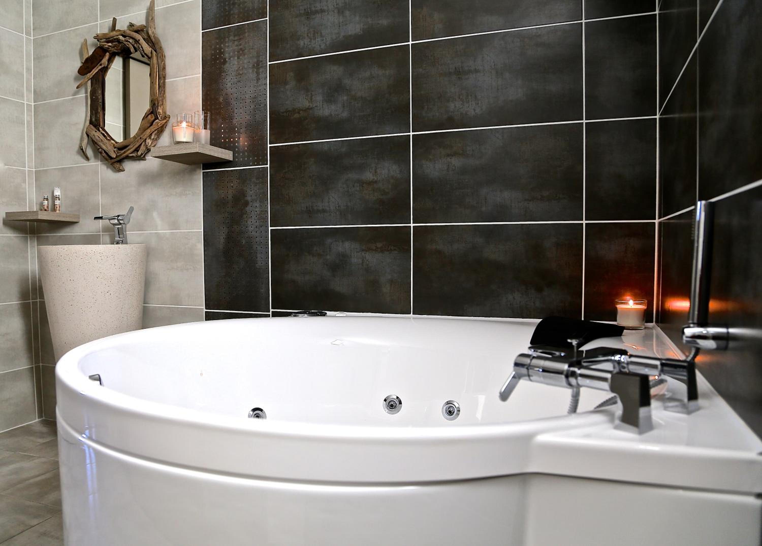 King Room with Spa Bath photo 3