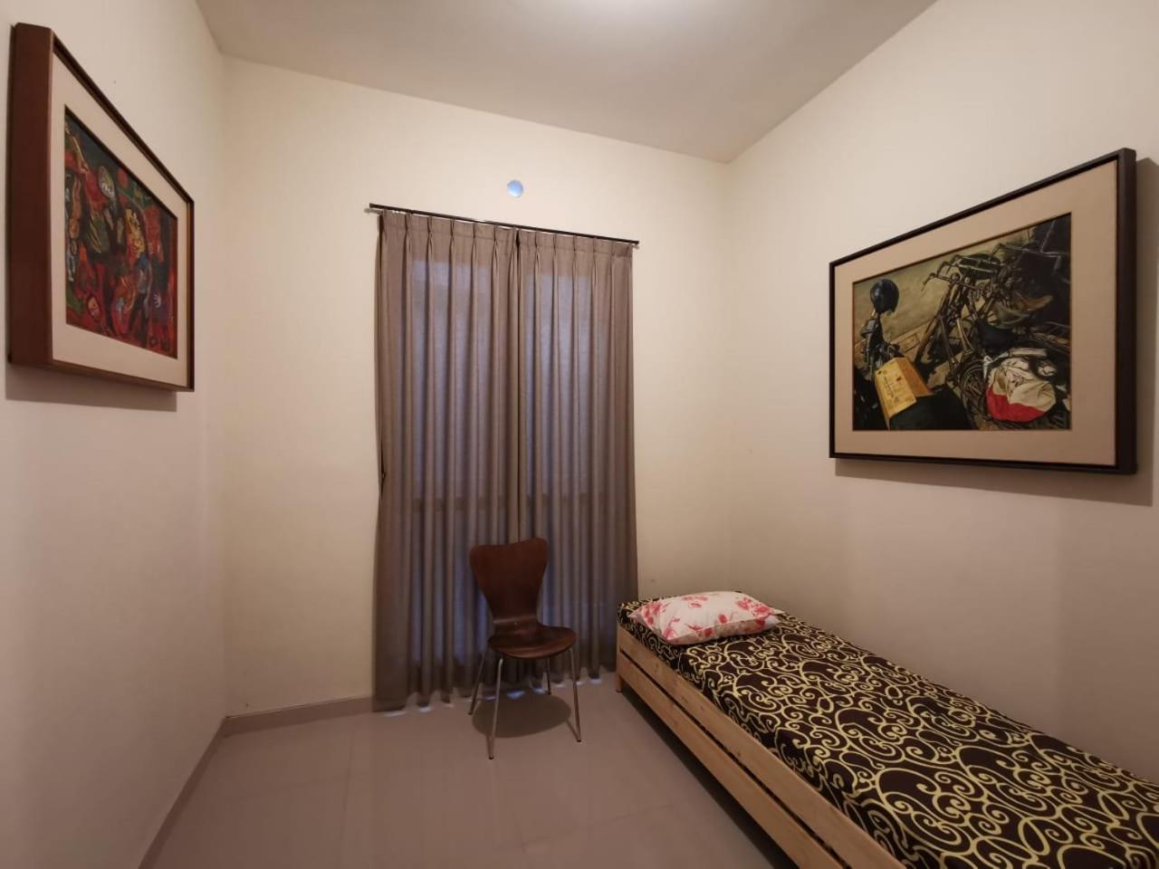 Three-Bedroom House photo 2