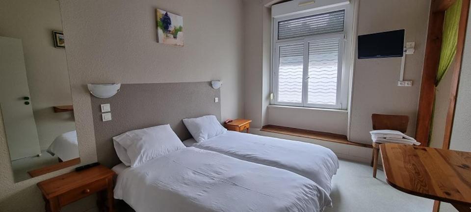 Family Room with Private Bathroom - Photo 6