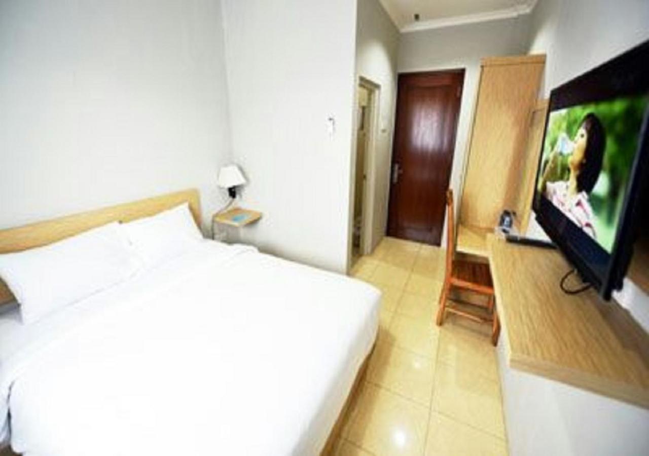 Budget Double Room - Photo 4