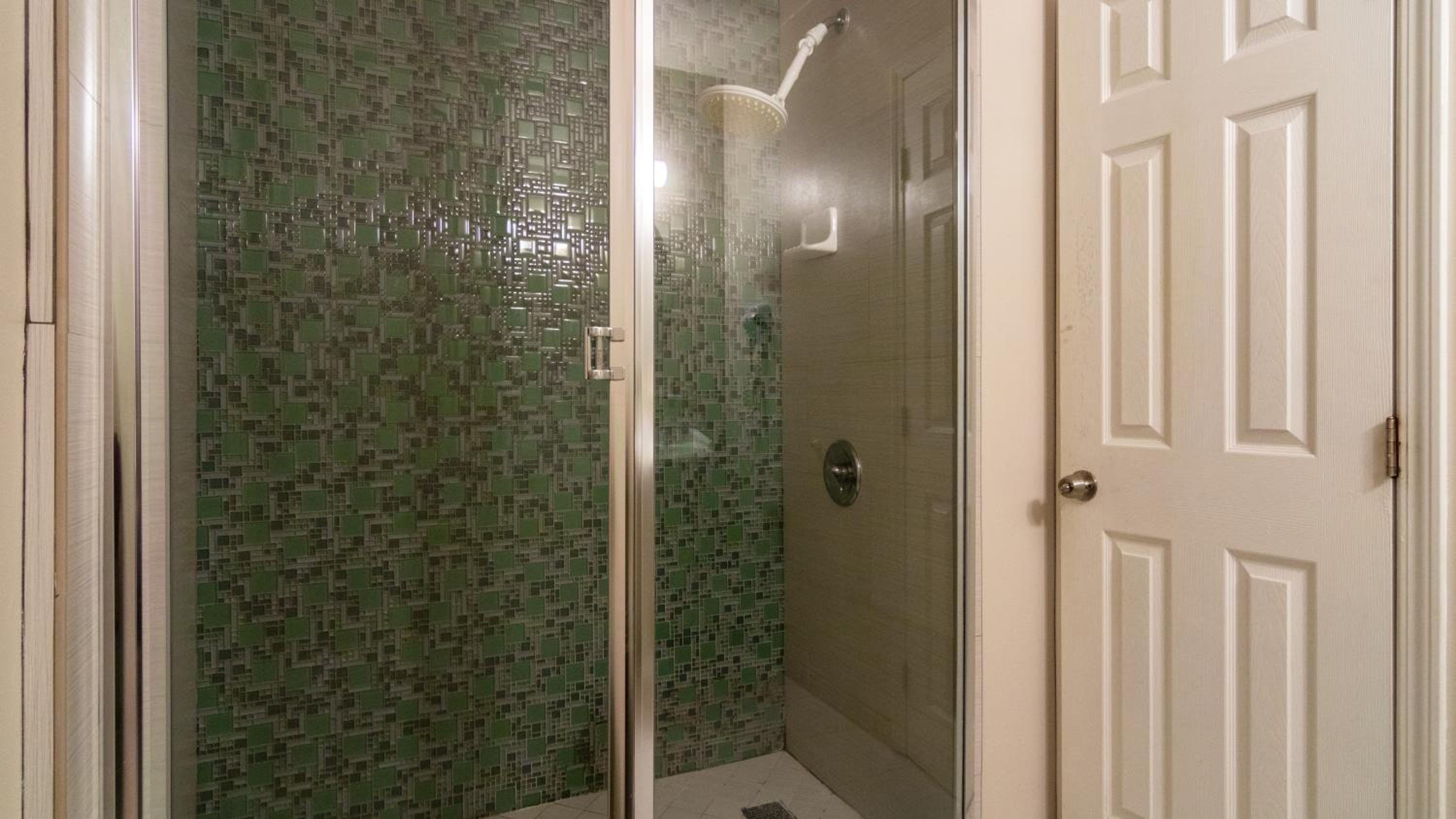Queen Room - Non-Smoking - Photo 3