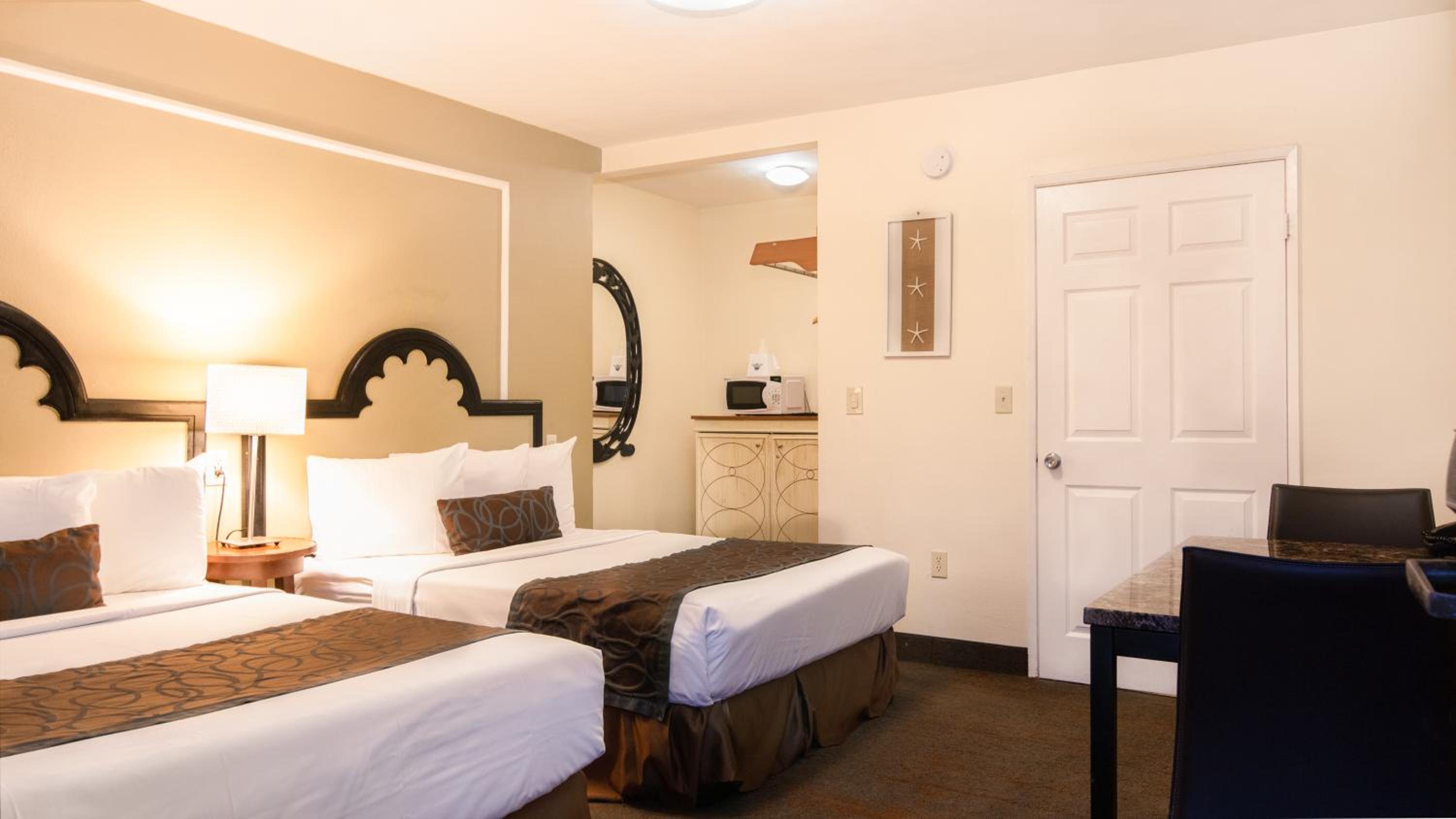 Double Room with Two Double Beds - Non-Smoking - Photo 4