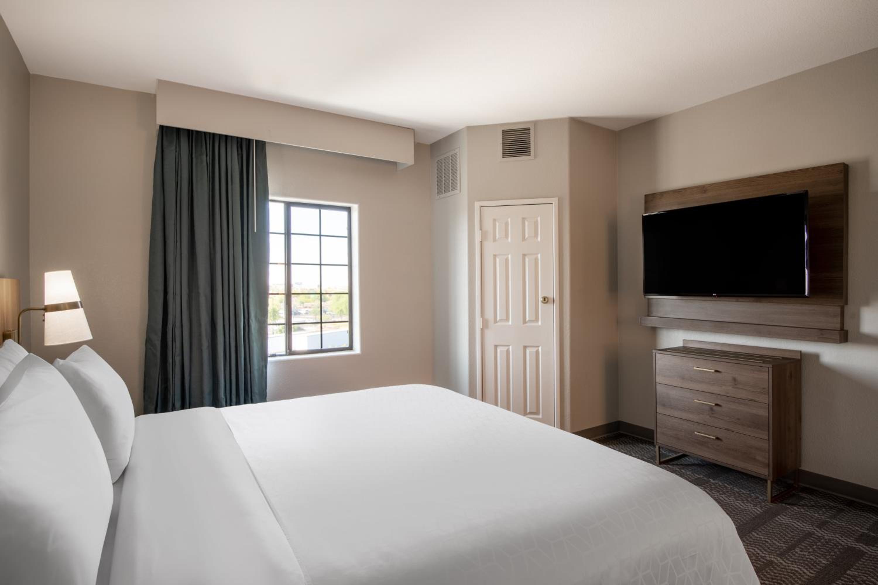 One-Bedroom King Suite - Photo 5