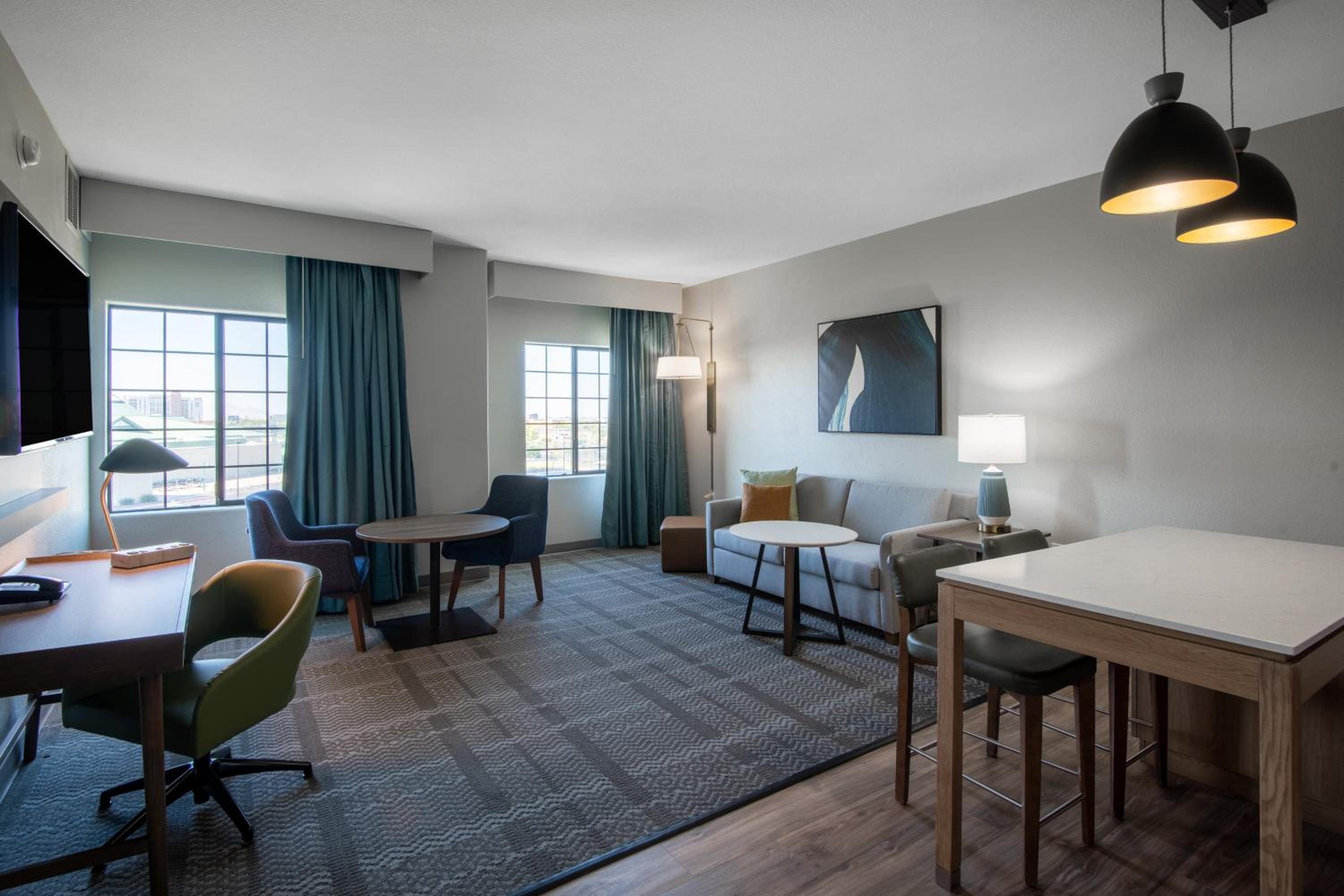 One-Bedroom King Suite - Photo 3
