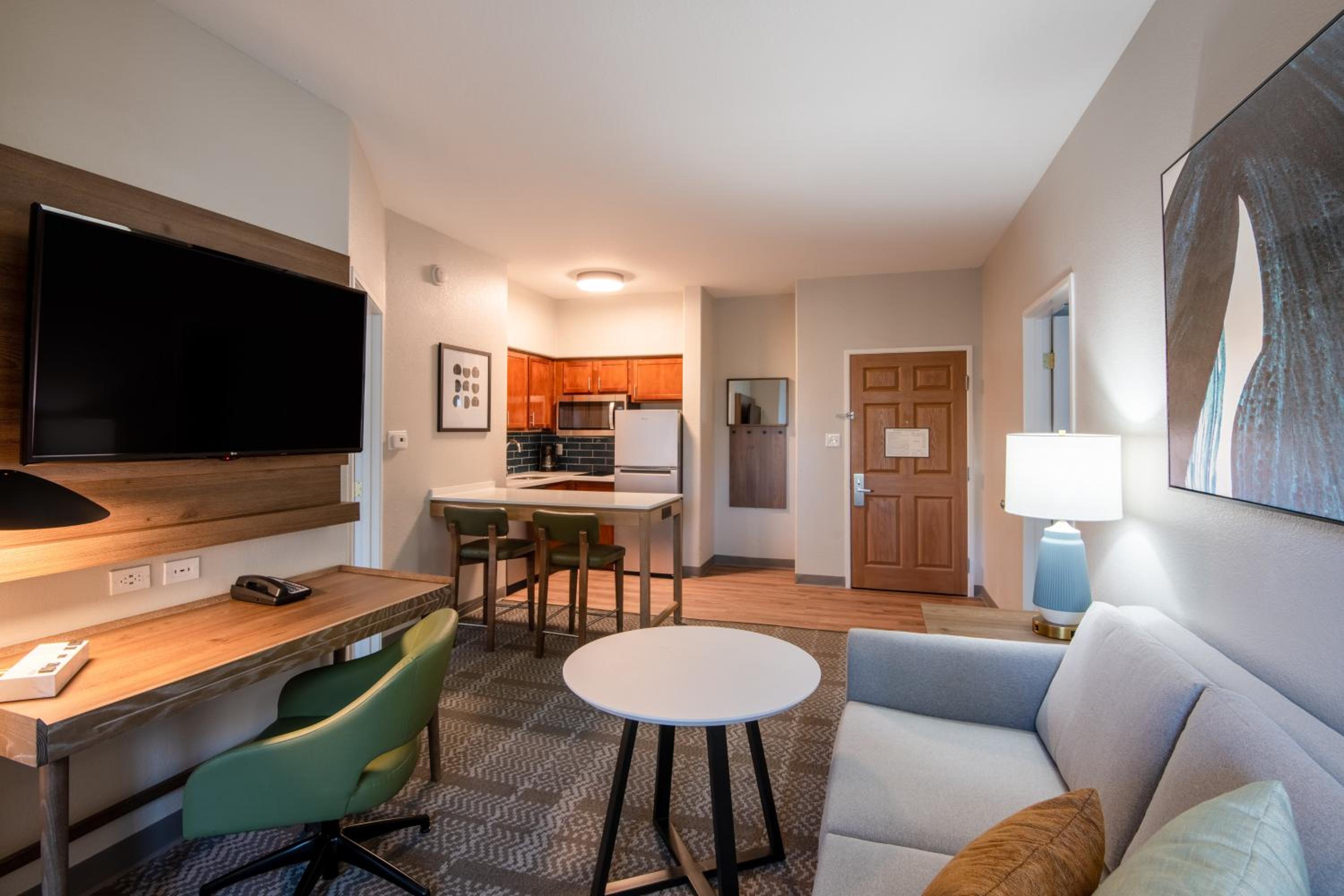 Two-Bedroom Suite - Photo 2
