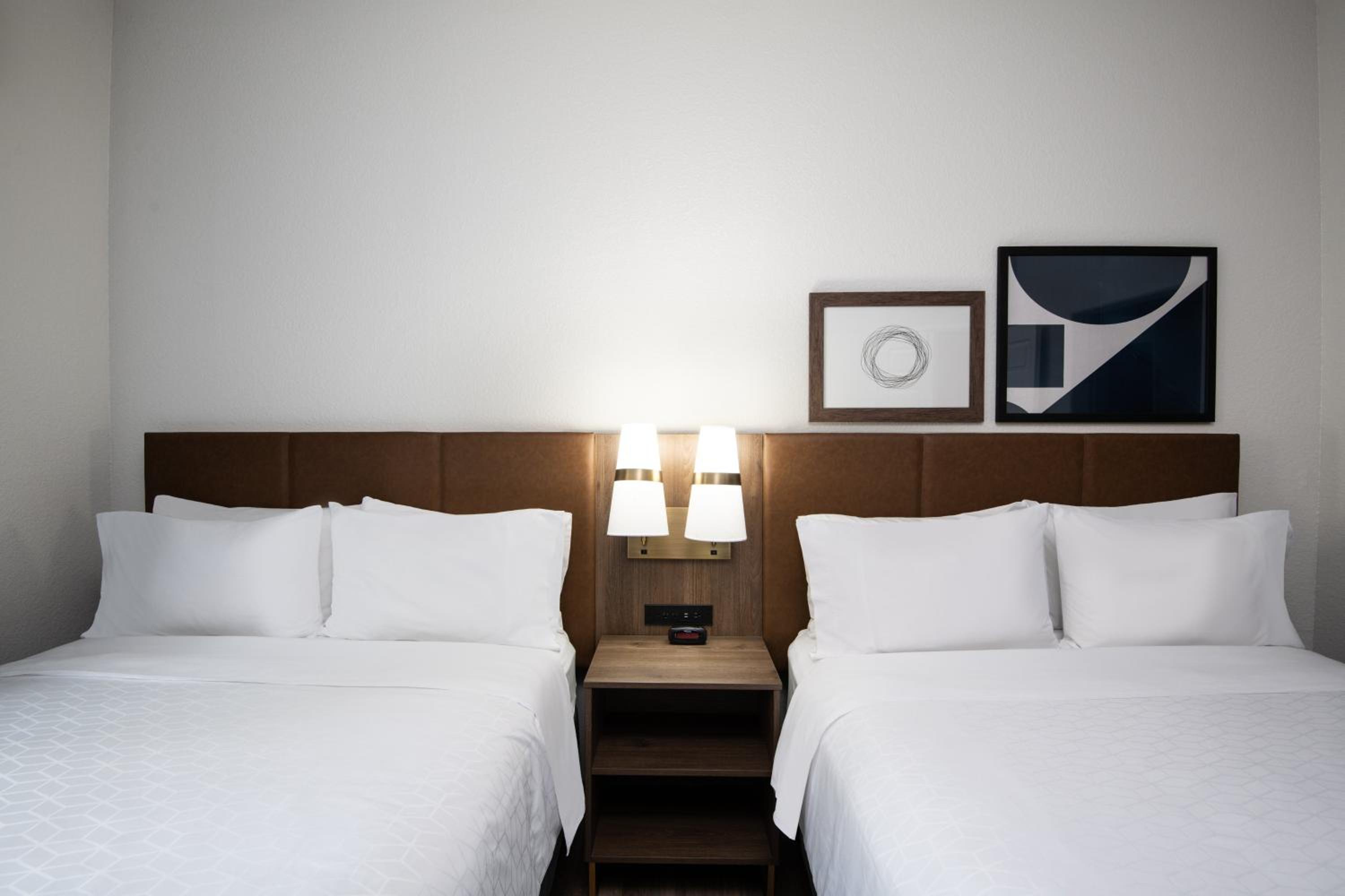 One-Bedroom Suite with Two Queen Beds - Photo 4