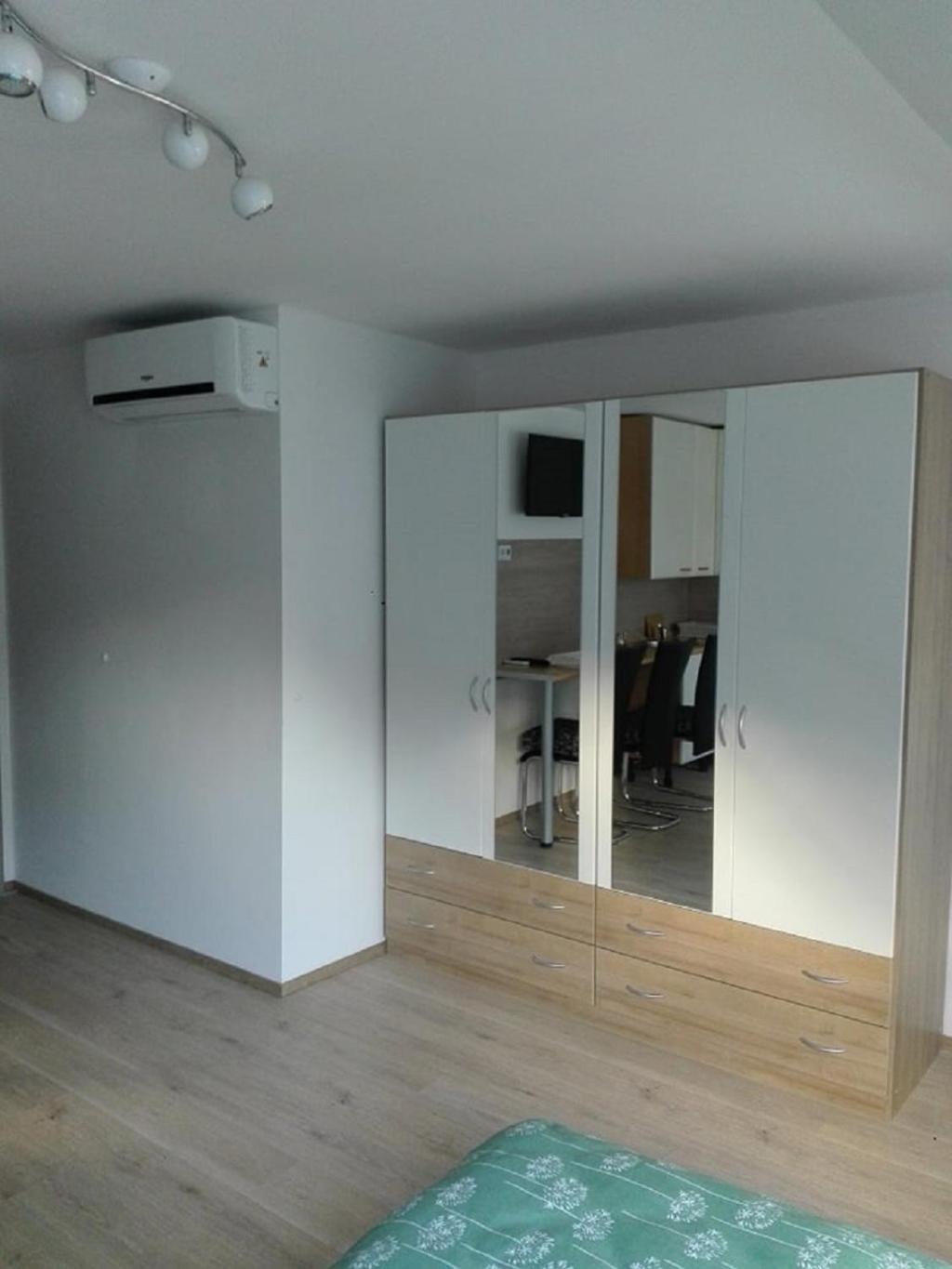 Studio Apartment photo 1
