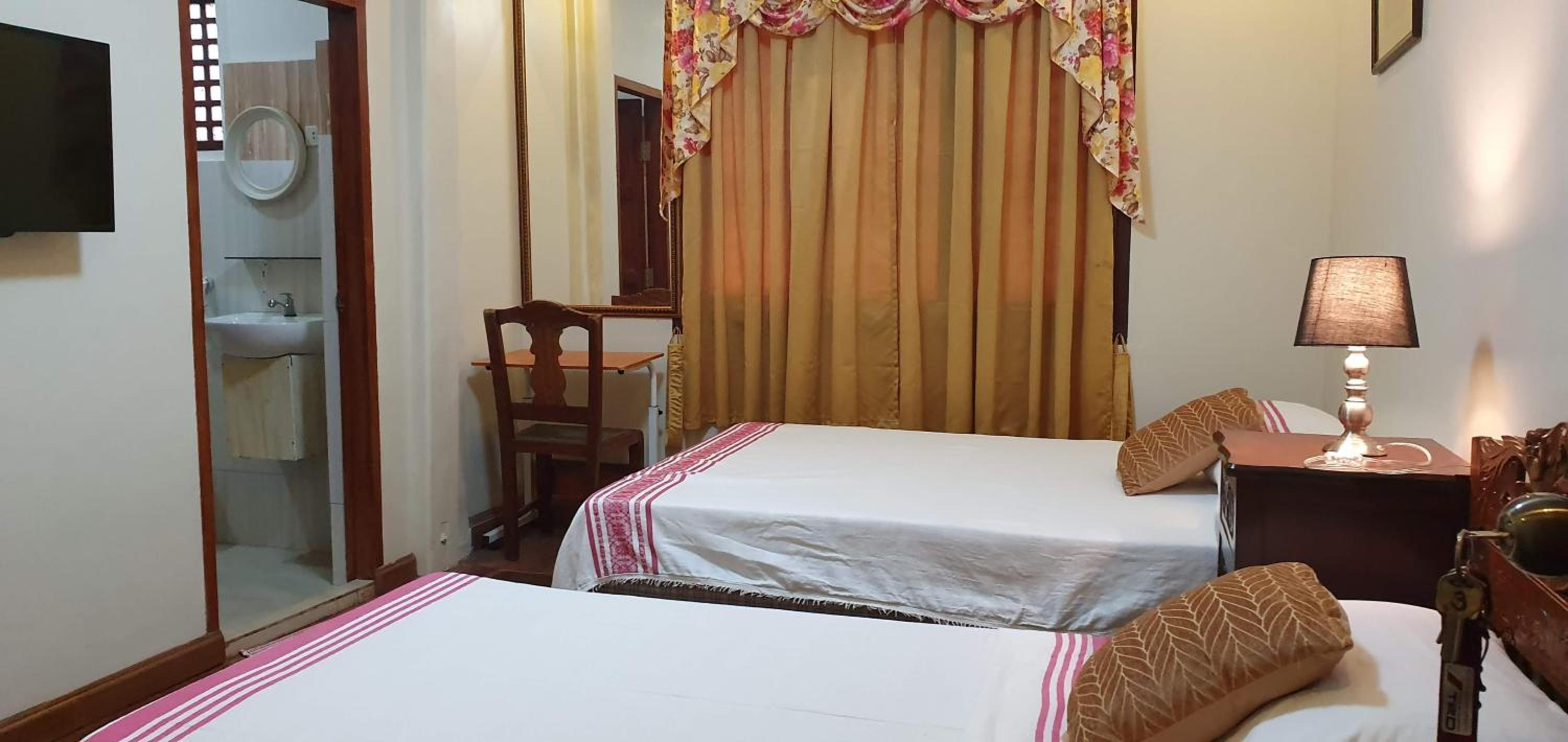 Triple Room with Bathroom - Photo 1
