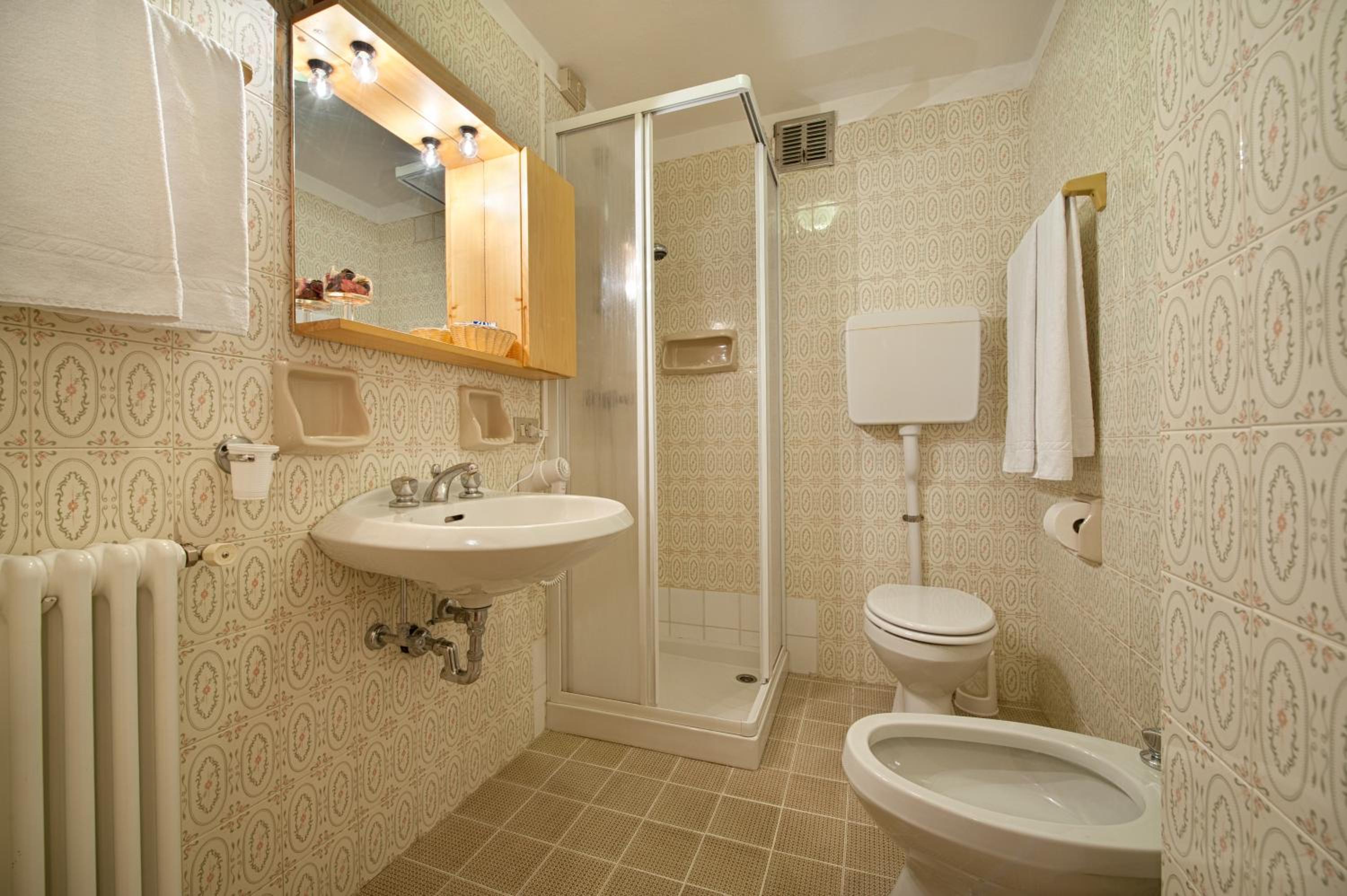 Double or Twin Room with Balcony photo 2