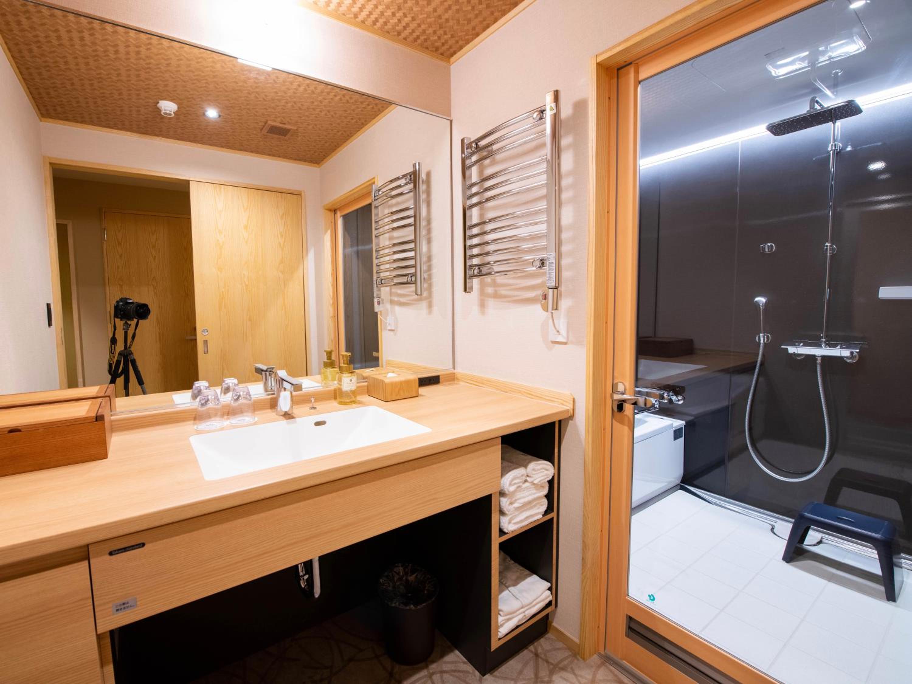 Superior King Room - Photo 12