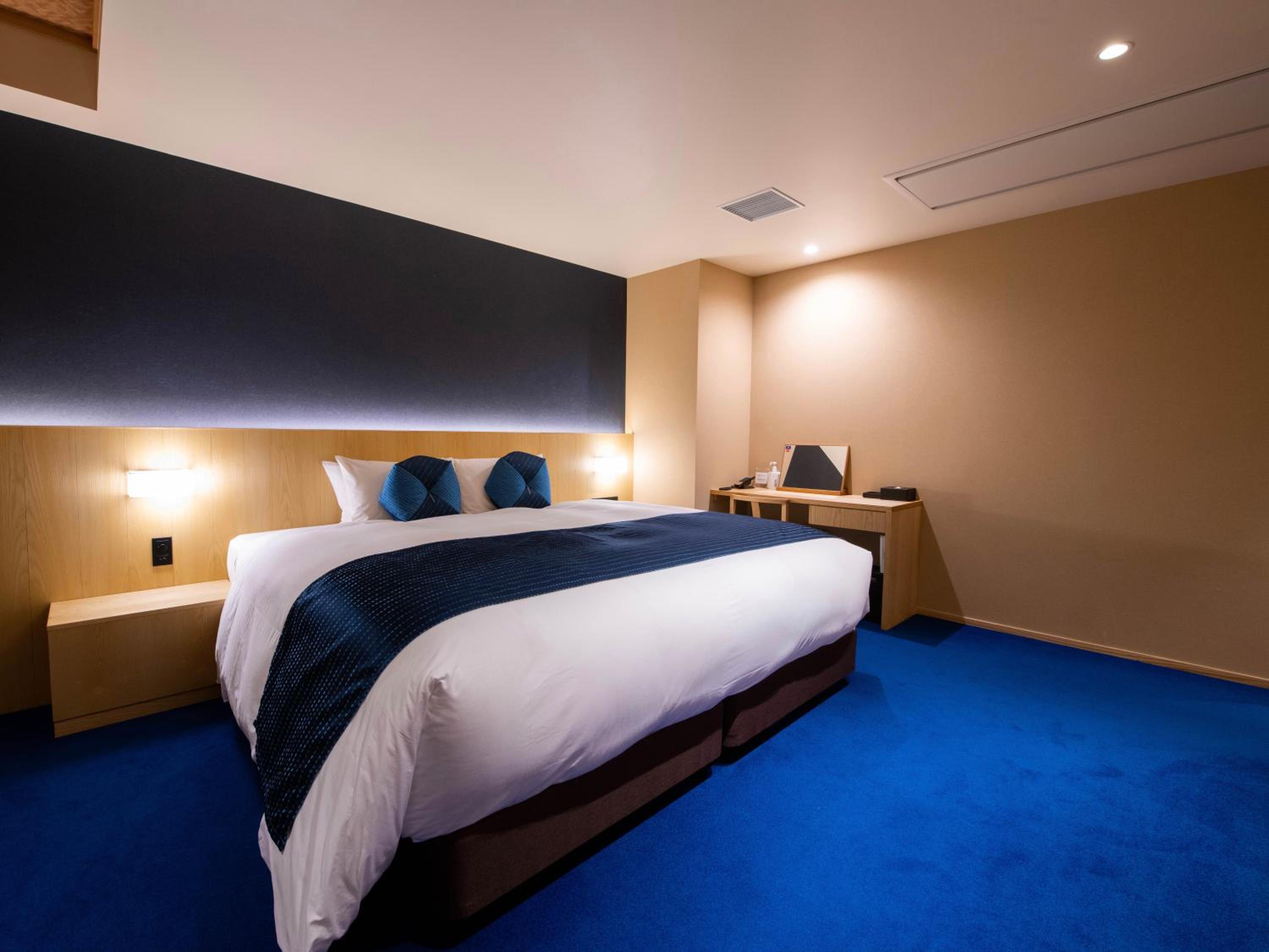 Deluxe King Room - Photo 14