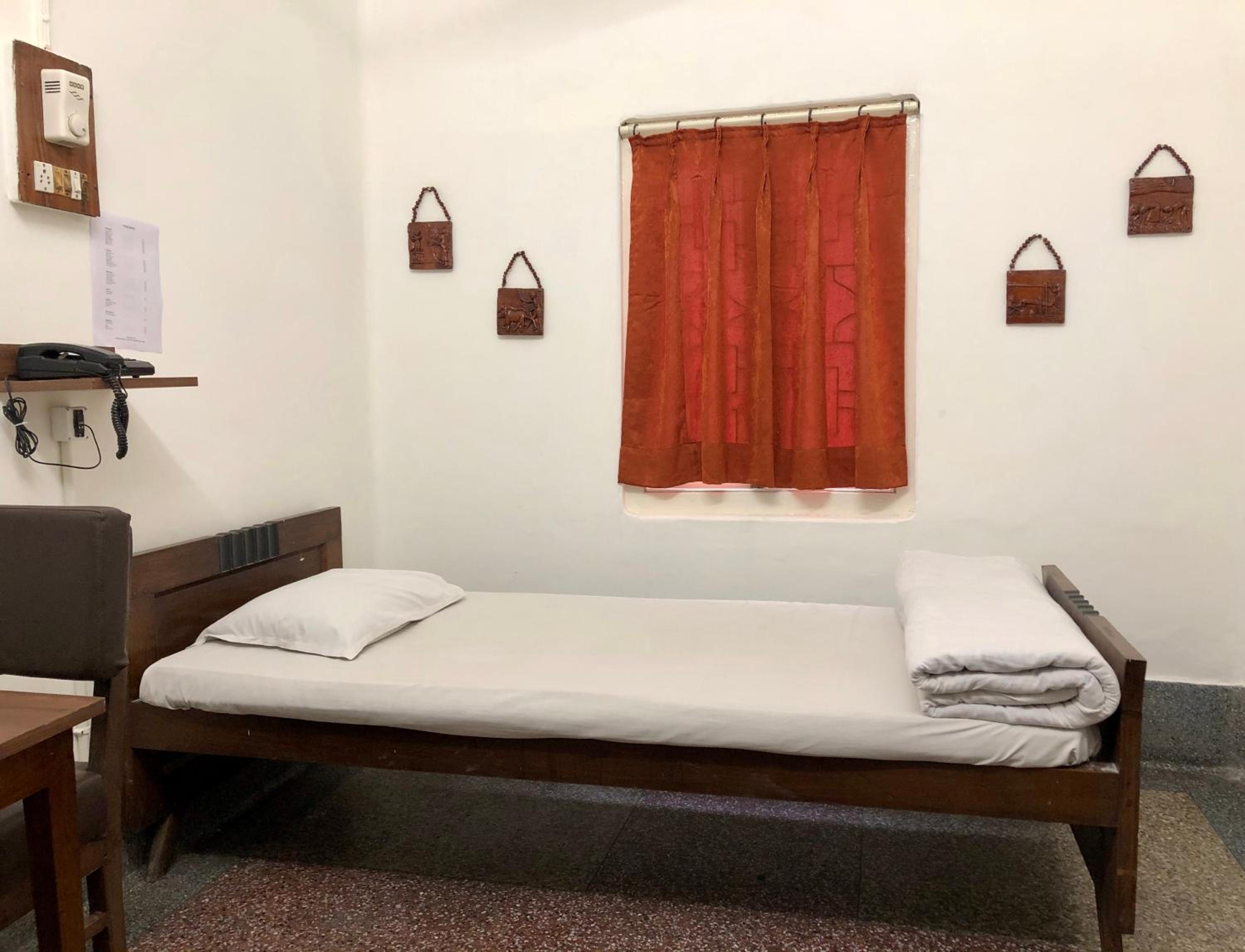 Single Room with Shared Bathroom photo 3