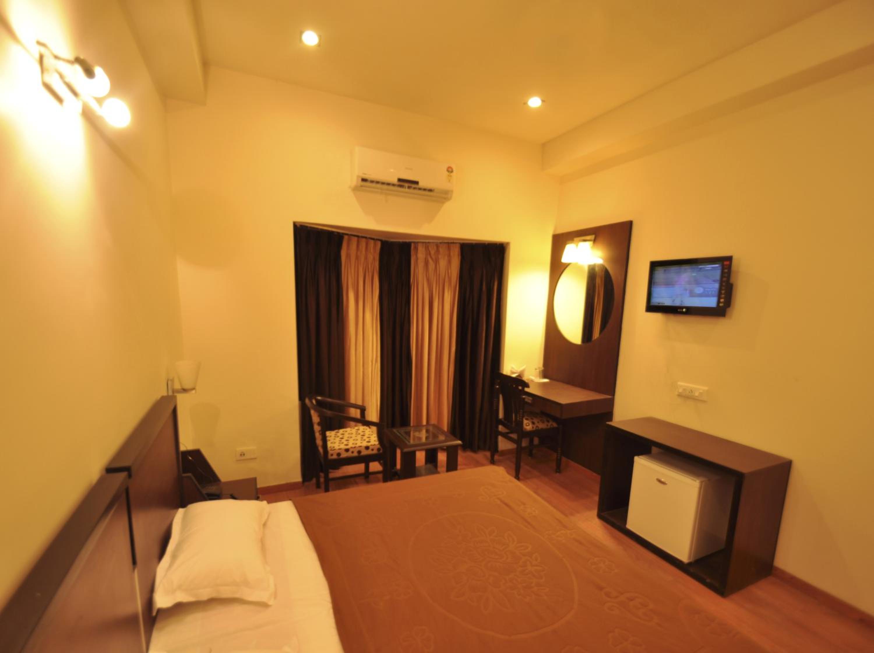 Luxury Double or Twin Room photo 2