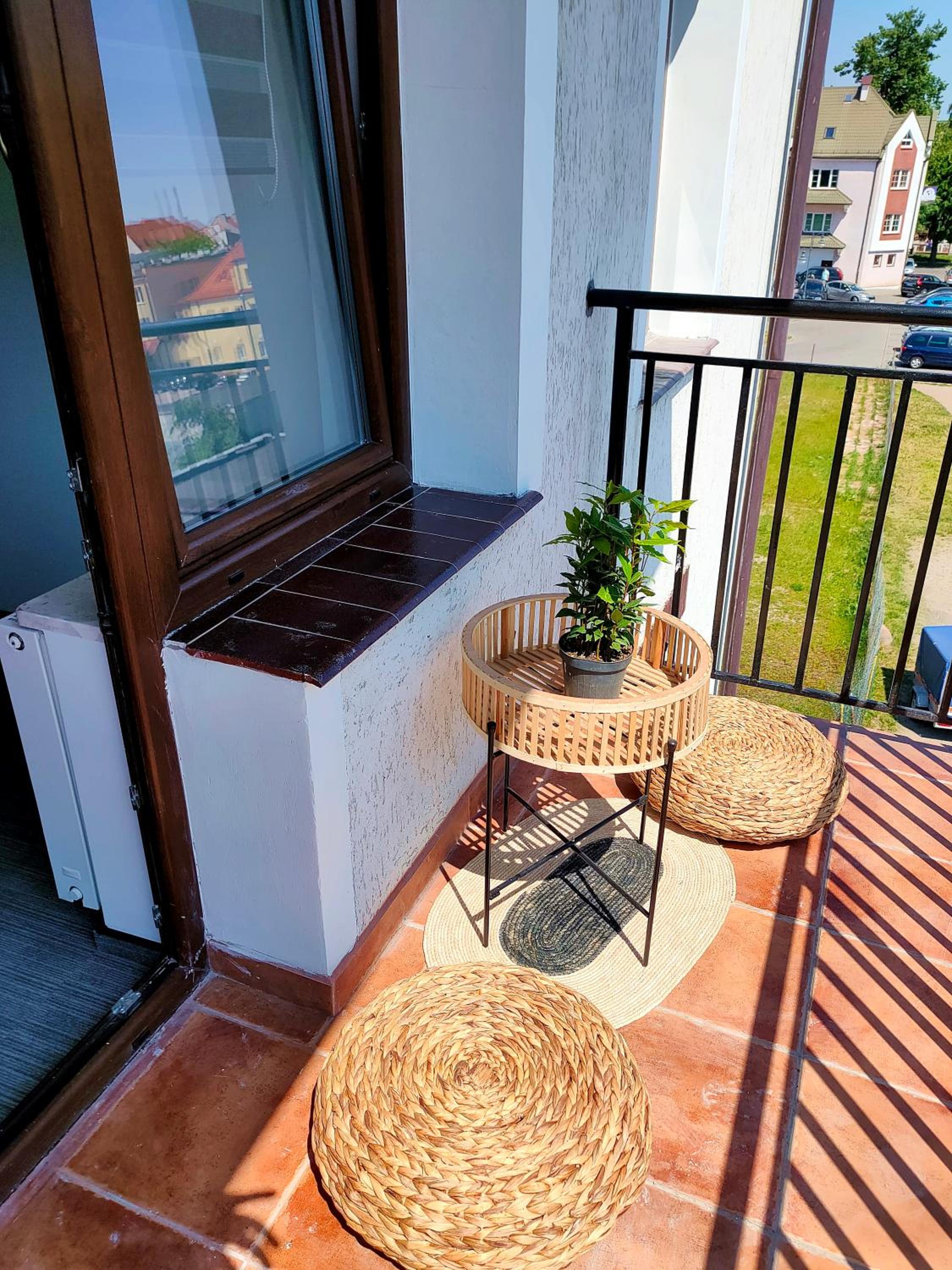 Apartment with Balcony - Photo 6