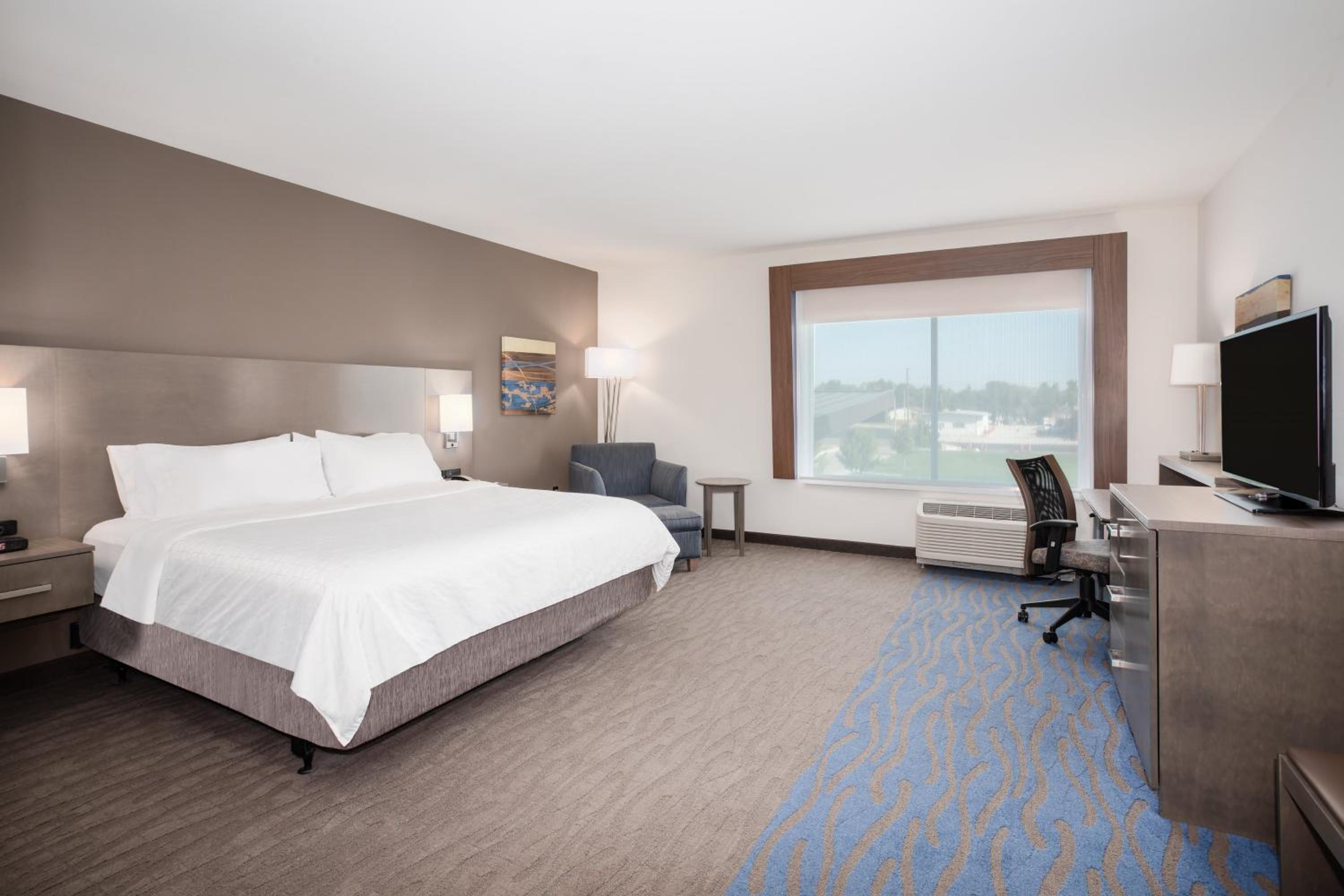 Standard King Room photo 3