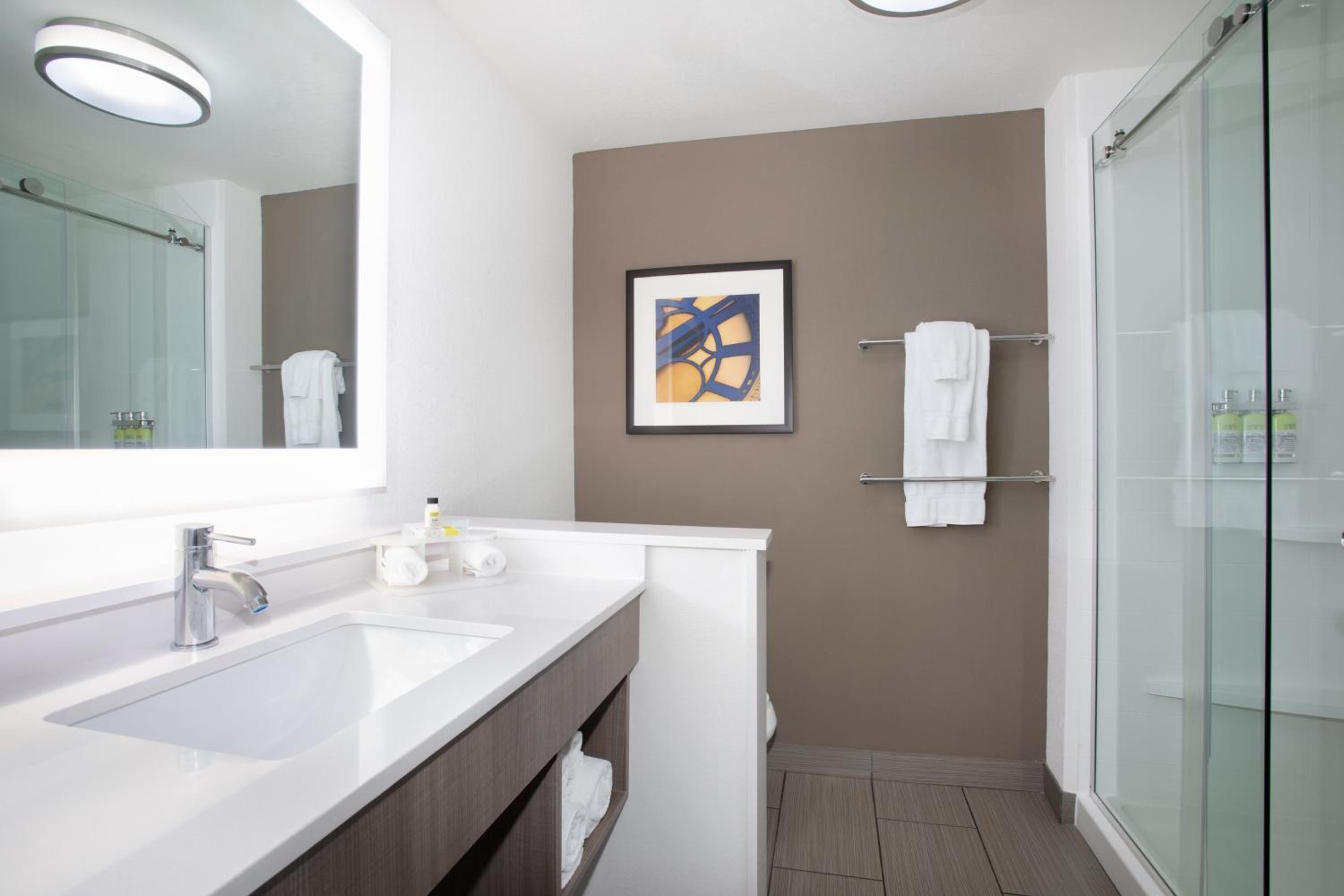 Standard King Room photo 2