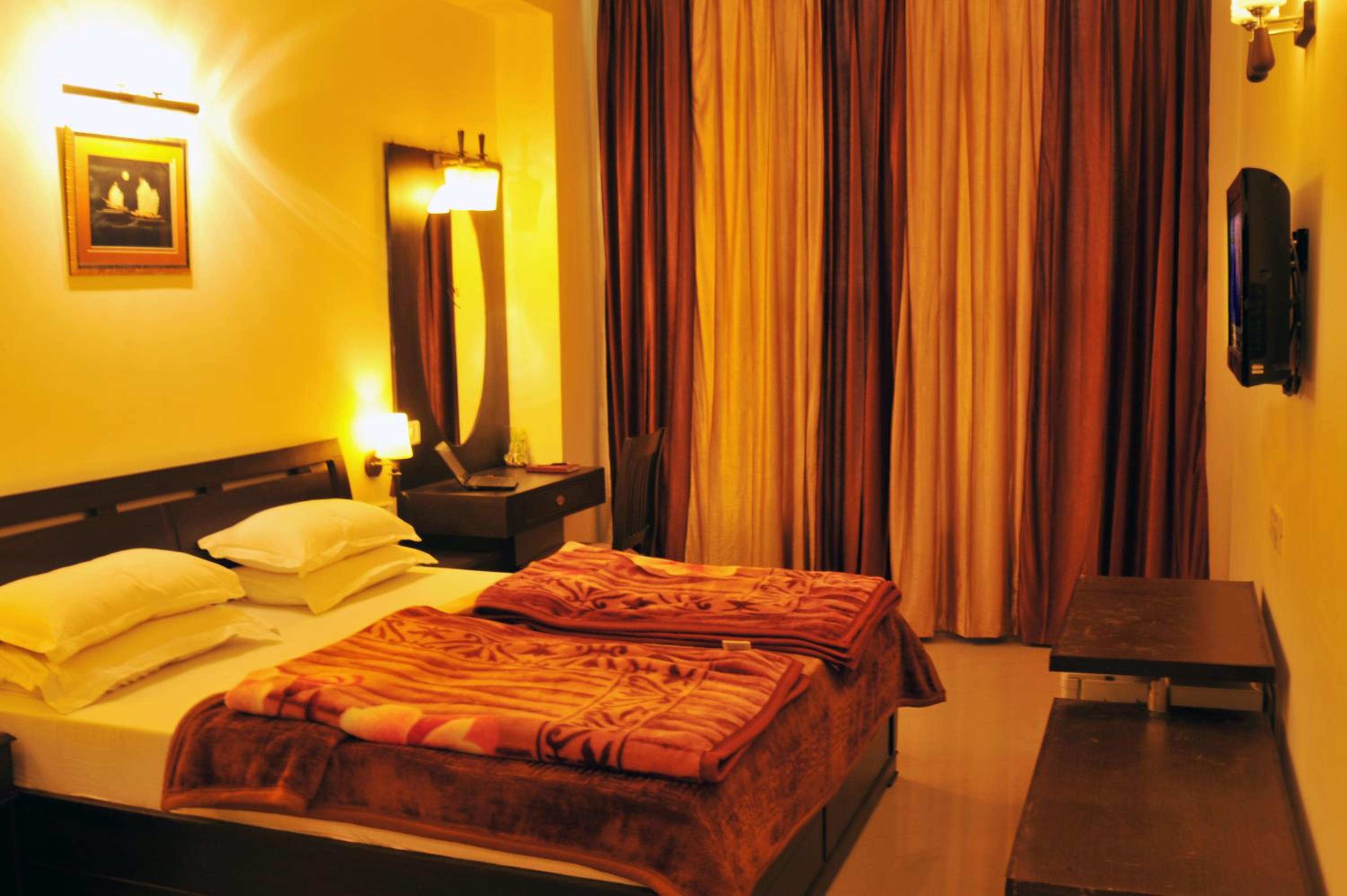 Luxury Double or Twin Room photo 3